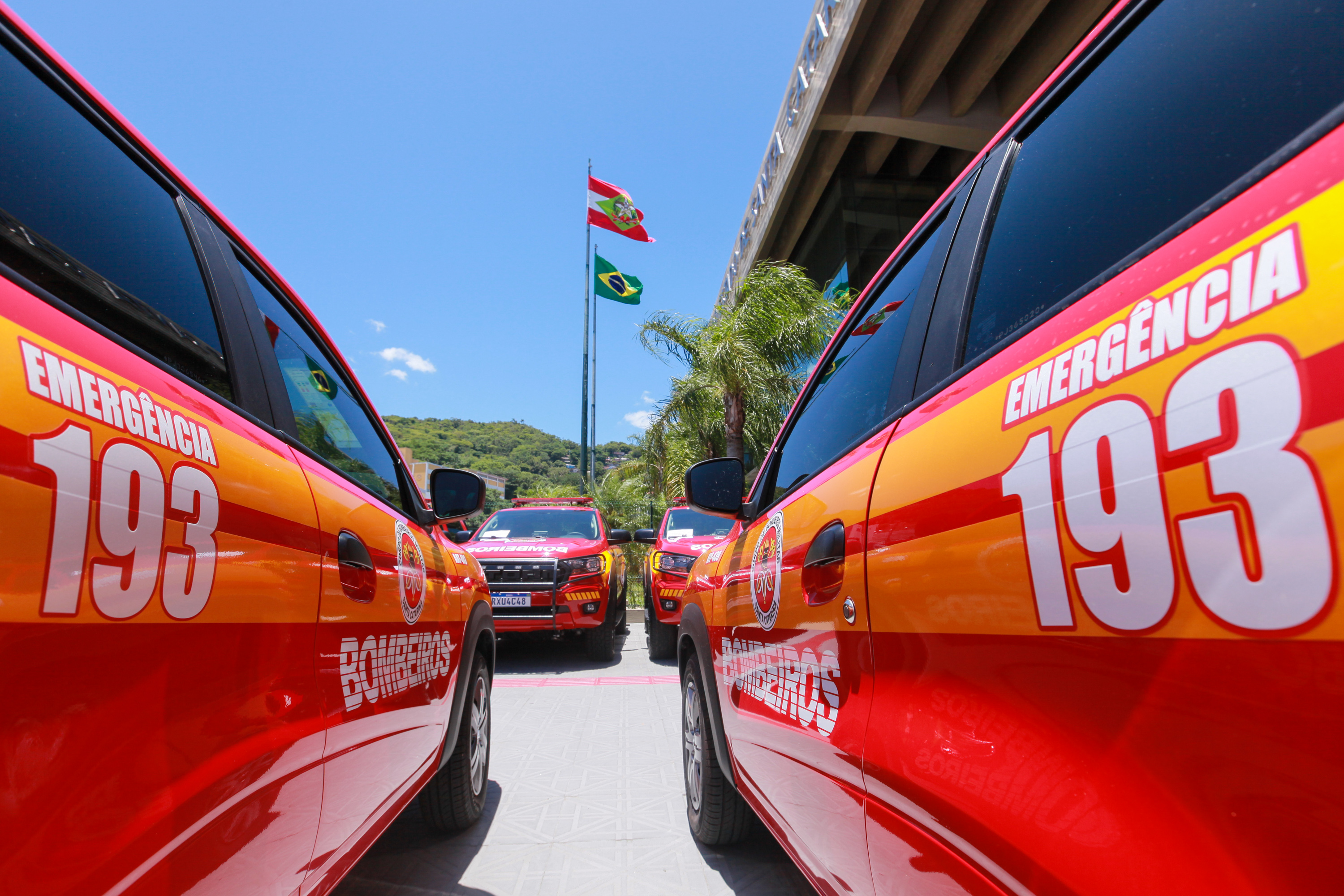 - Alesc entrega novas viaturas ao Corpo de Bombeiros
