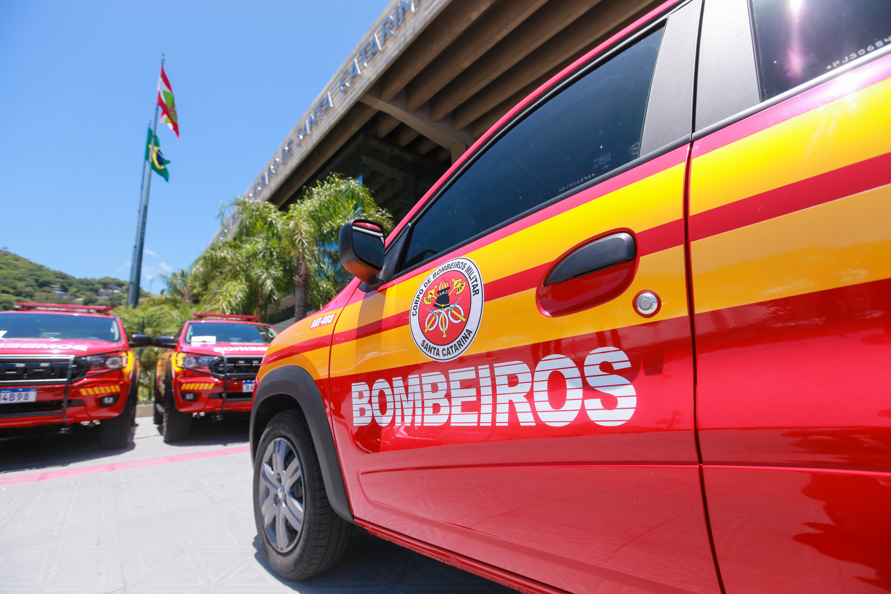 - Alesc entrega novas viaturas ao Corpo de Bombeiros