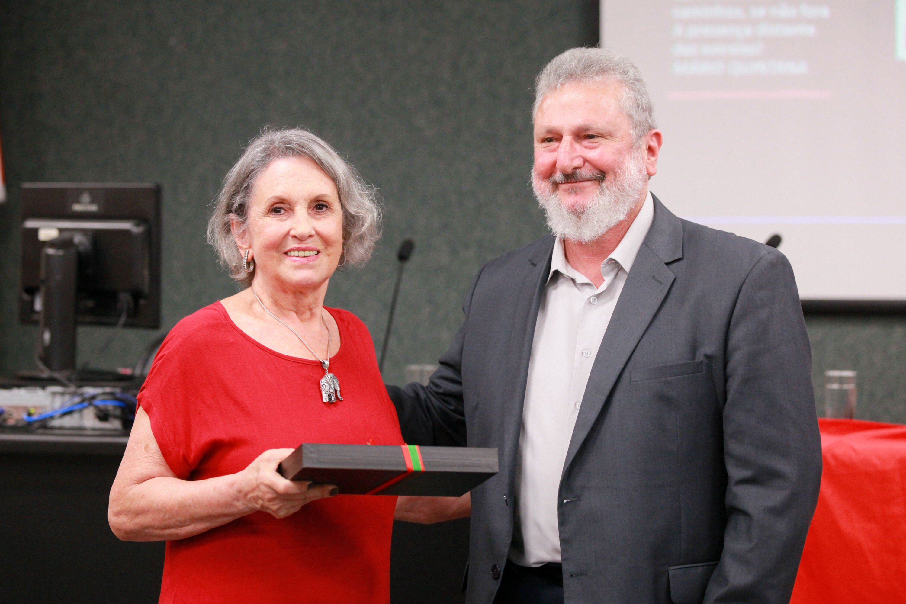 Professora Silvia Zanatta Da Ros e deputado Padre Pedro Baldissera