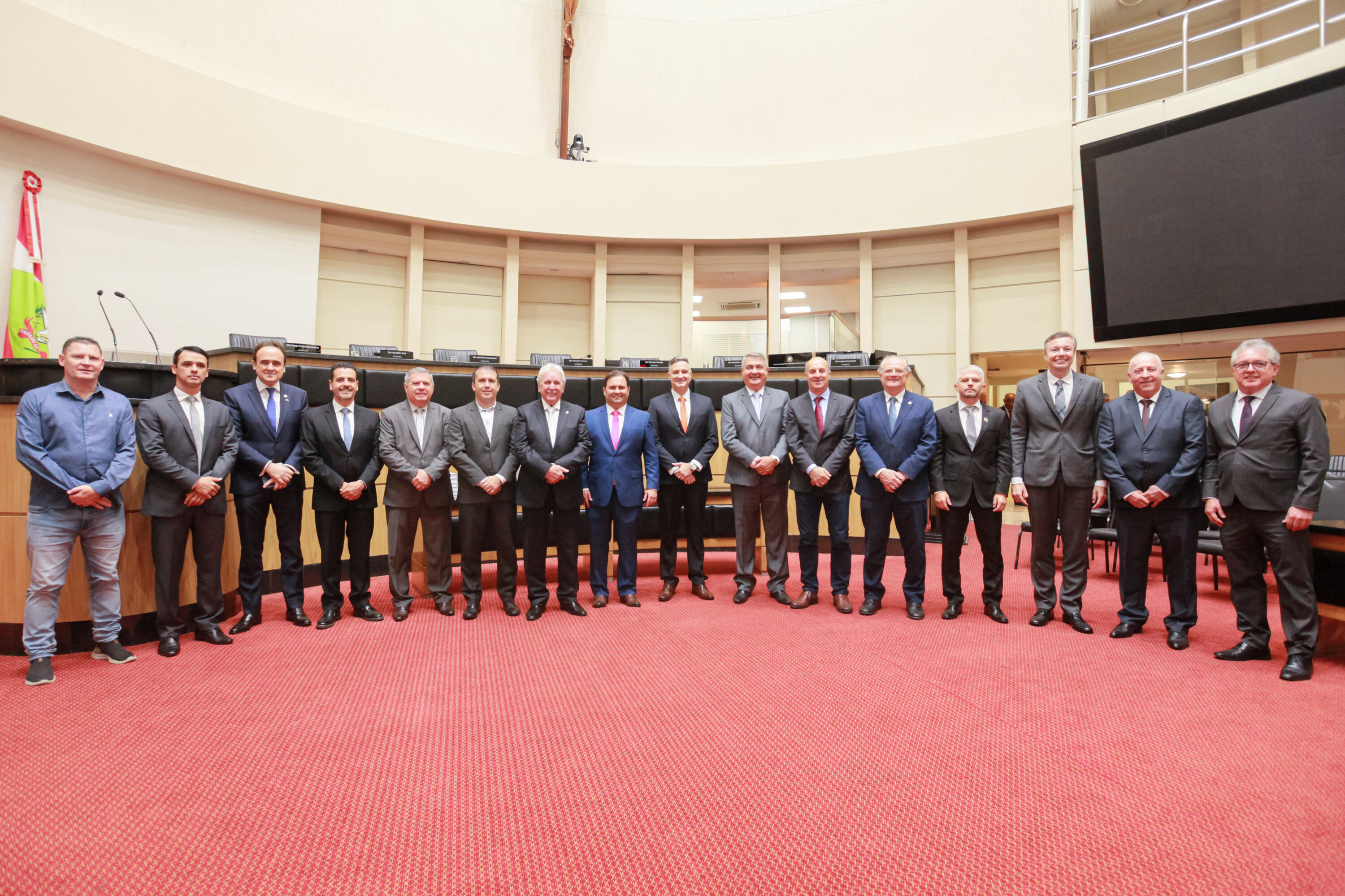 Deputados eleitos são recepcionados em ato solene na Assembleia
