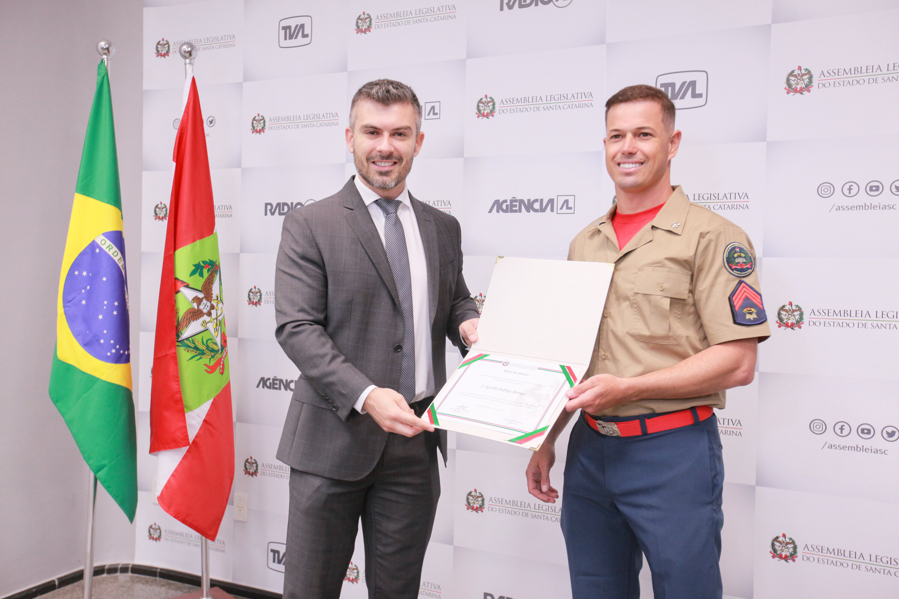 Bombeiro militar de Palhoça recebe moção de aplauso