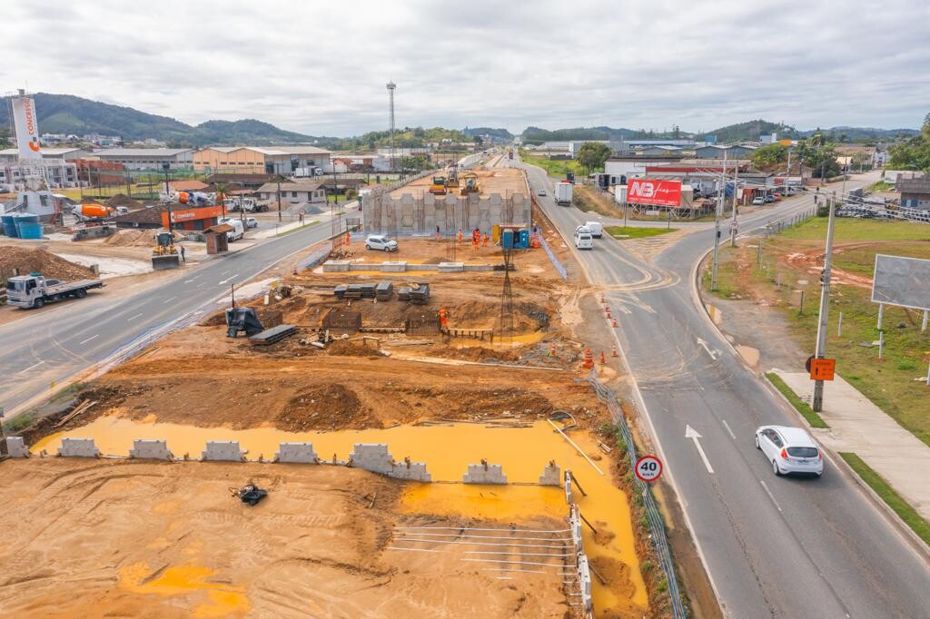 Obra de duplicação do trecho estadualizado da BR-280 entre Jaraguá do Sul e Guaramirim. FOTO: Assessoria de Imprensa