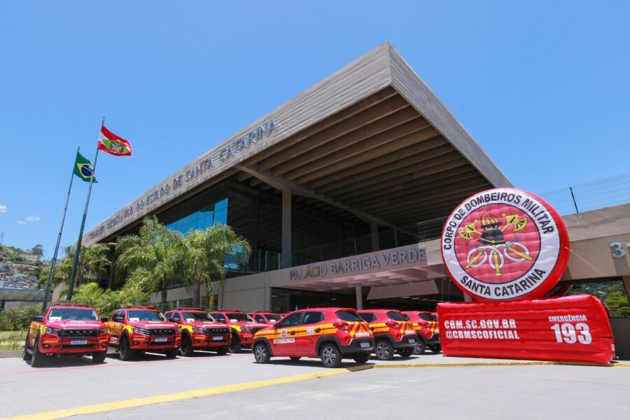 Alesc entrega novas viaturas ao Corpo de Bombeiros