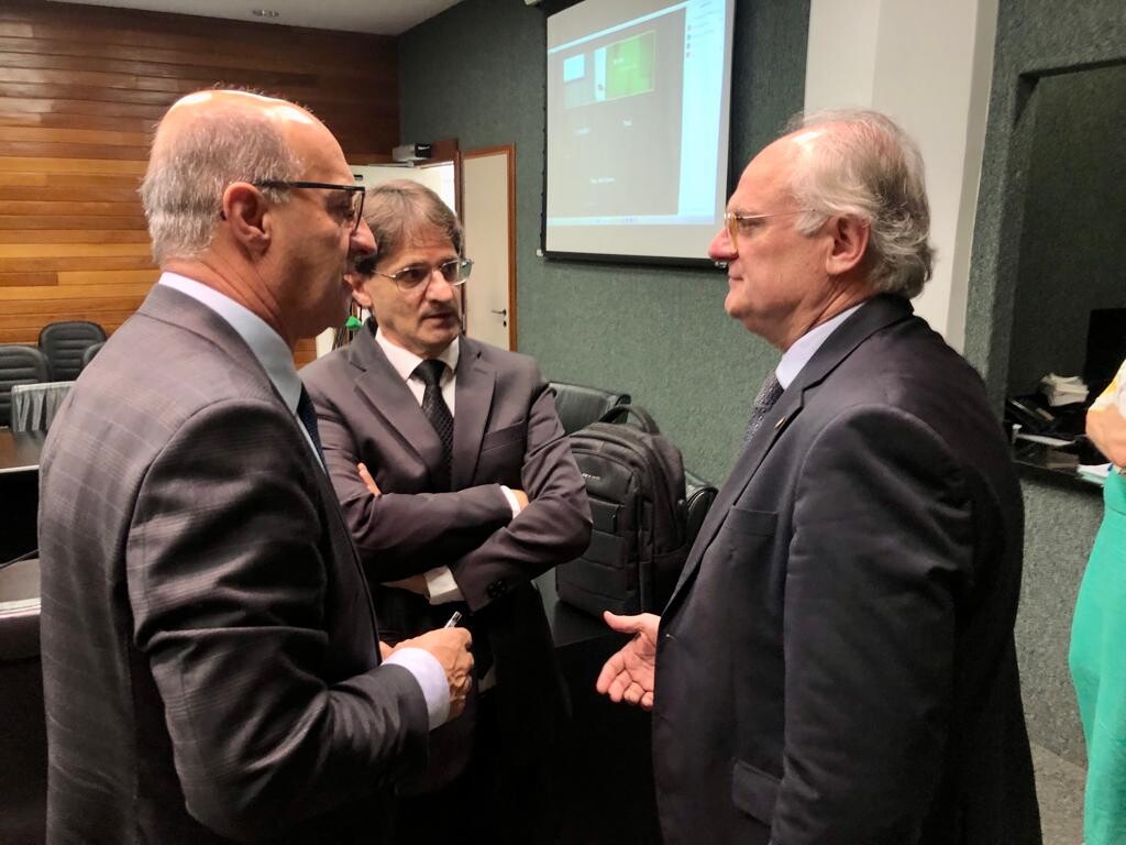 Deputados José Milton Scheffer, Neodi Saretta e Dr. Vicente