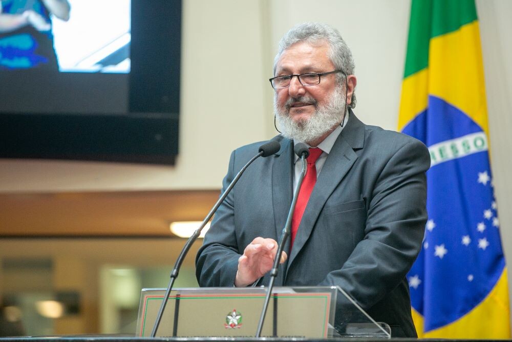 Deputado Padre Pedro (PT) é o autor da PEC que extinguiu a aposentadoria vitalícia para ex-governadores.