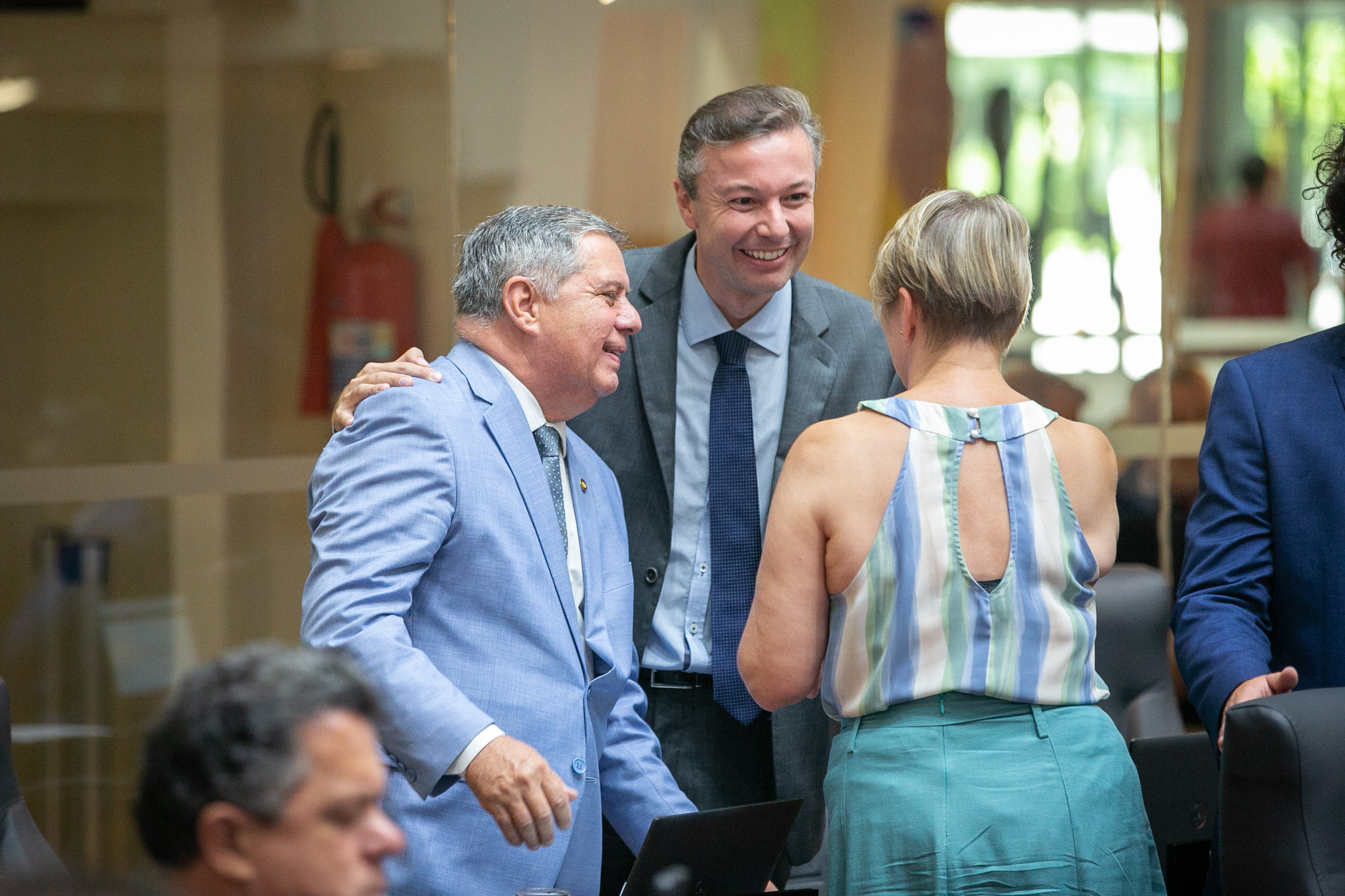 Deputado Mário Motta (PSD), Deputado Napoleão Bernardes (PSD) e Deputada Luciane Carminatti (PT)