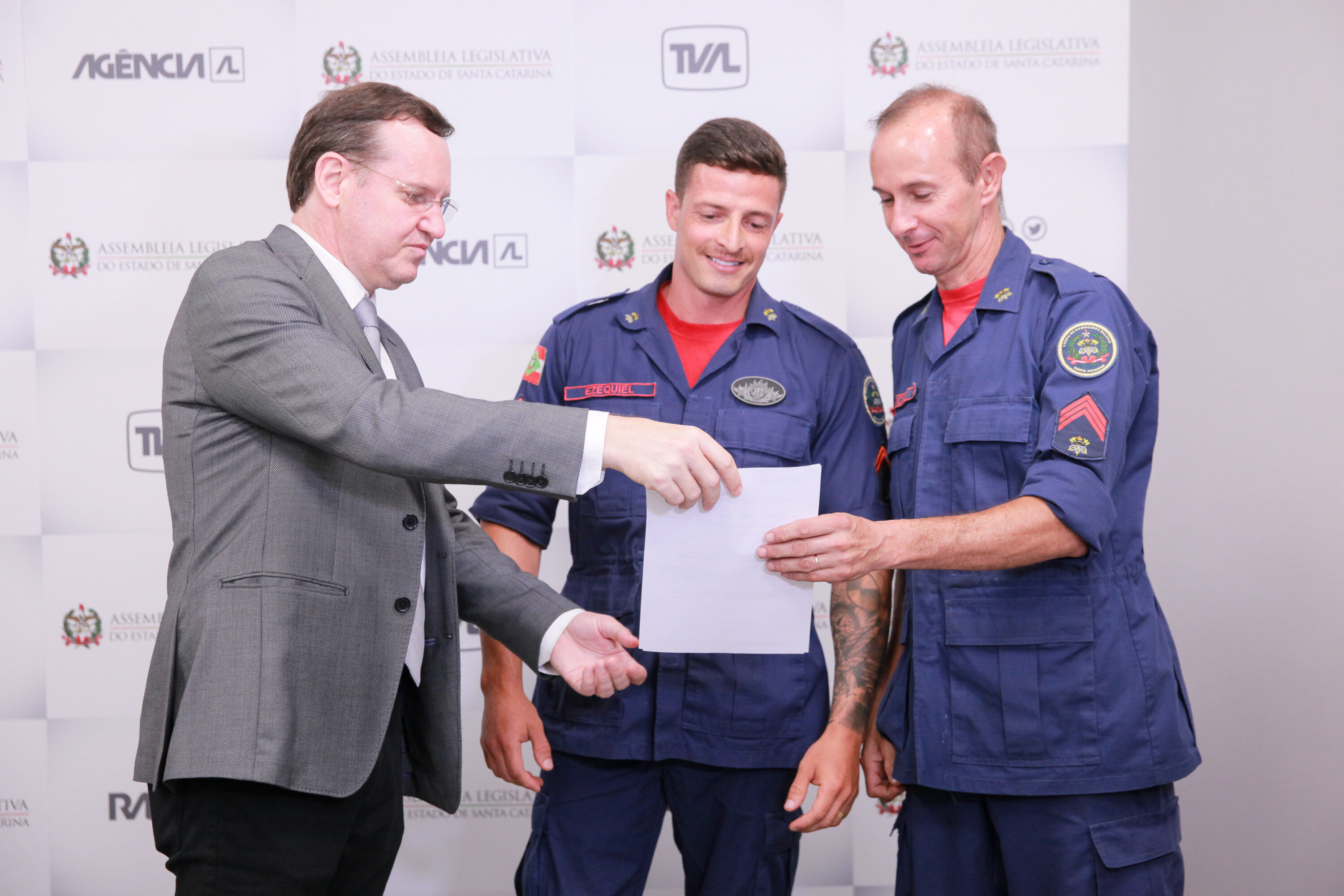 Bombeiros de Florianópolis recebem moção de aplauso