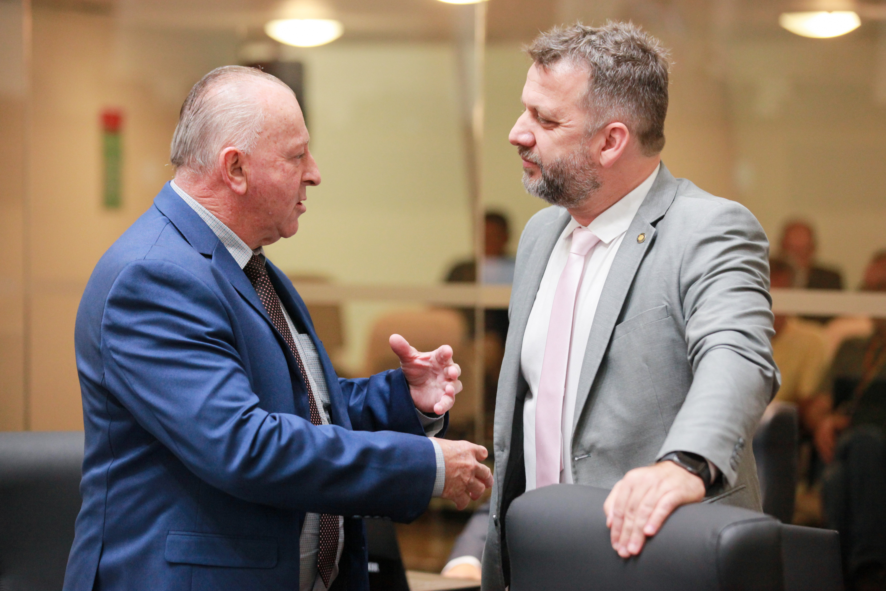 - Deputado Oscar Gutz (PL) - Deputado Jerry Comper (MDB)