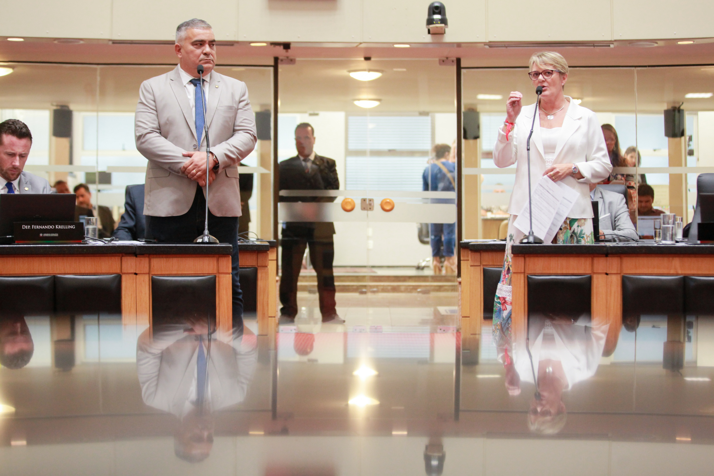 - Deputado Sargento Lima (PL) - Deputada Luciane Carminatti (PT)