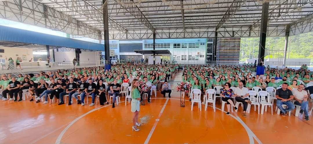 Deputada Paulinha na abertura do ano letivo em escola de Bombinhas