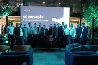Deputado Jair Miotto e participantes do encontro