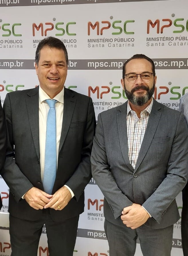 Diretor do Hospital Infantil Joana de Gusmão, Levy Rau, deputado Rodrigo Minotto e o procurador geral de Justiça do Ministério Público de SC, Fernando