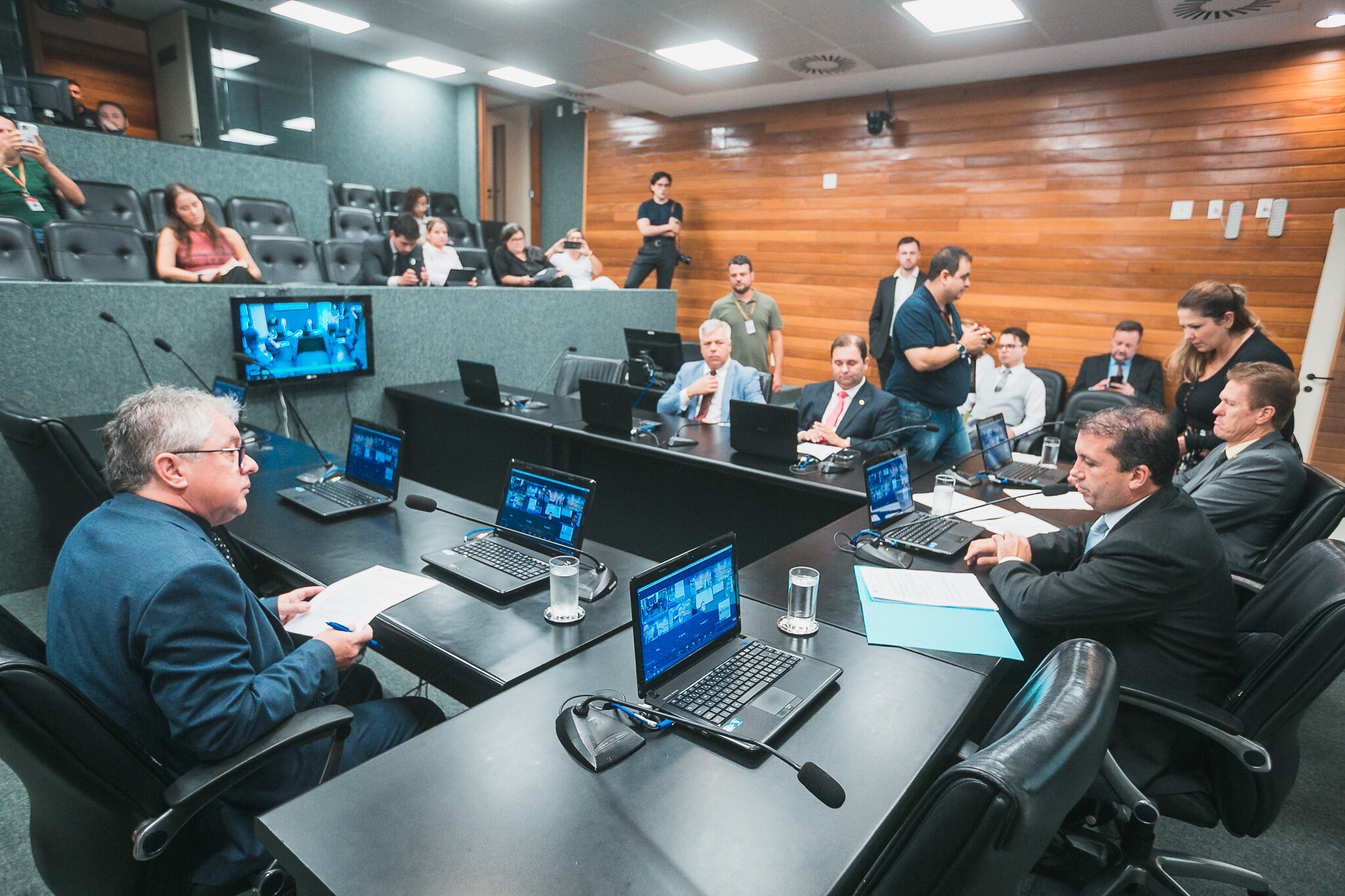 CCJ faz tramitar três projetos da antiga legislatura e desarquiva sete matérias