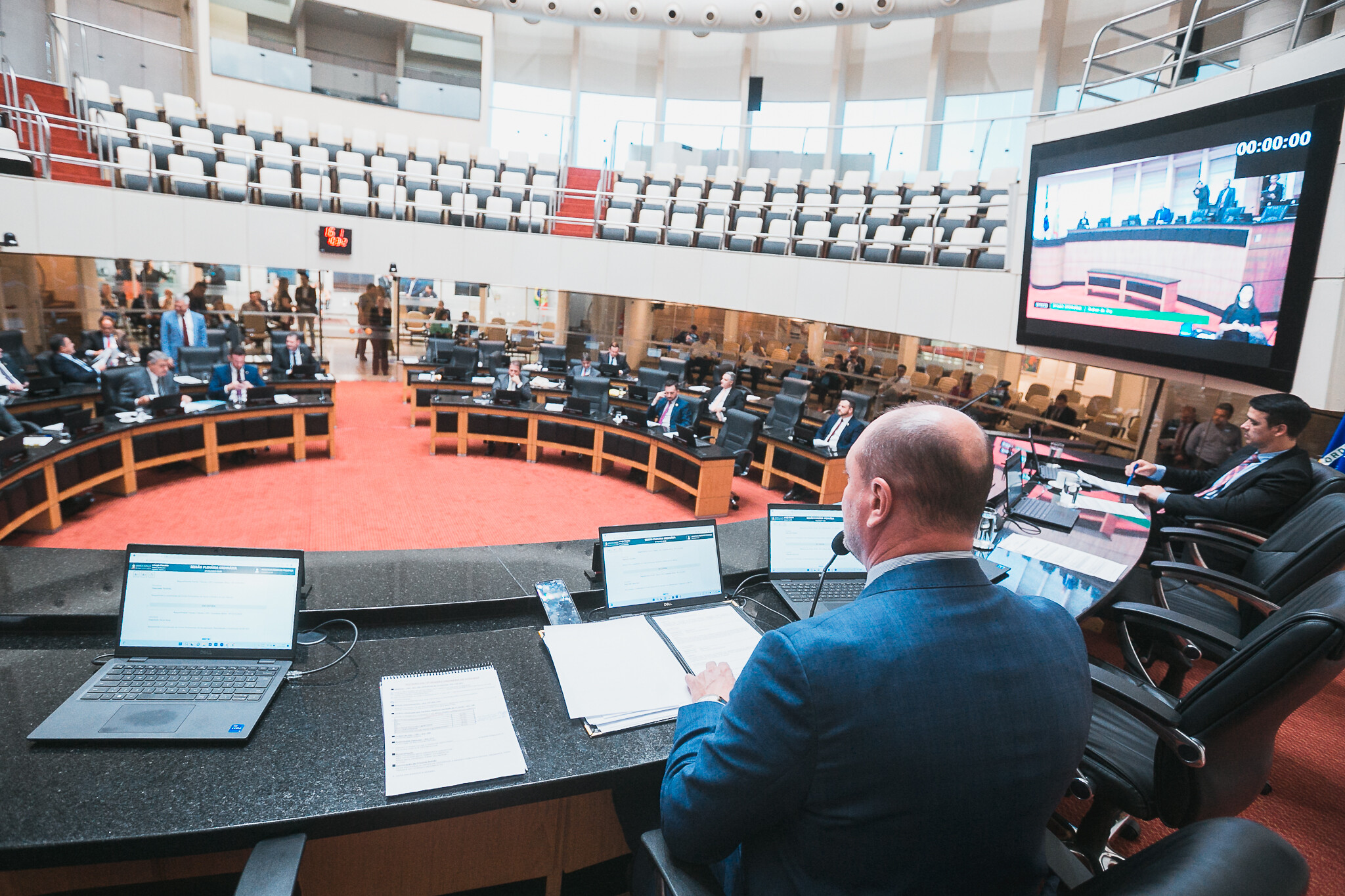 Deputados criticam MST e apelam pela melhora da infraestrutura das escolas