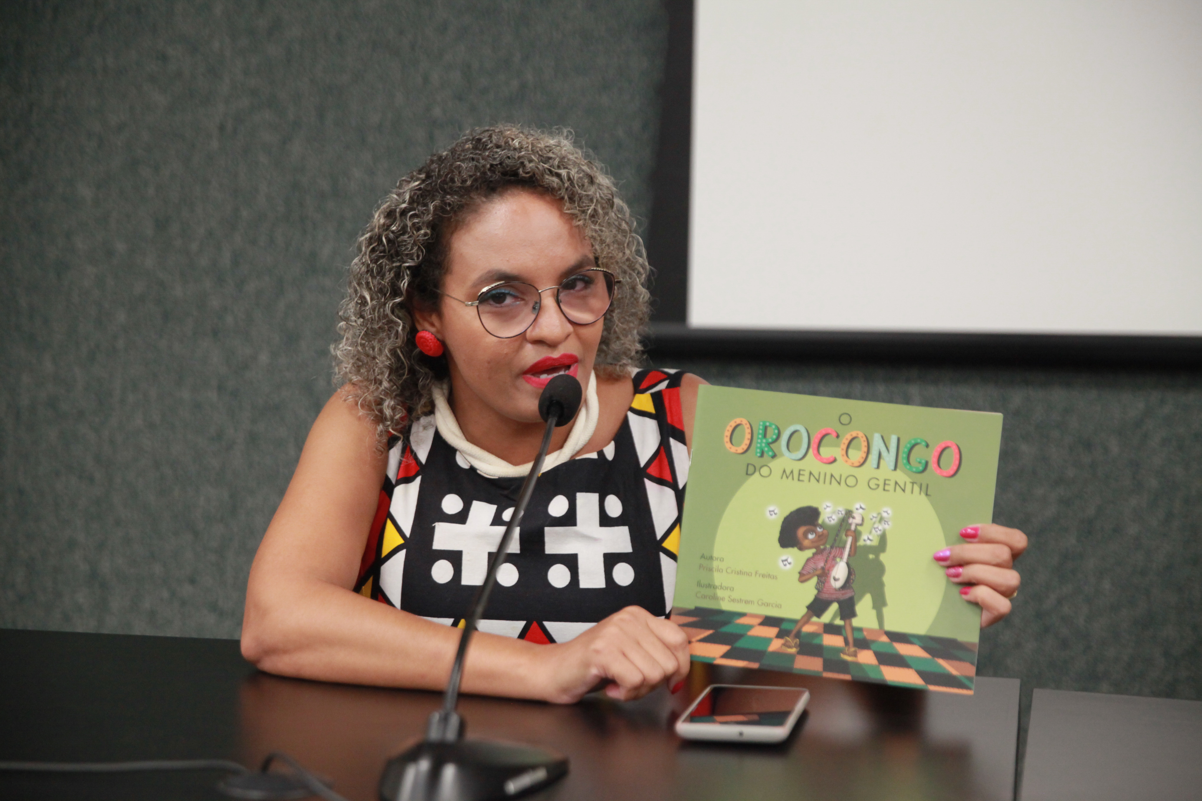 Roda de Conversa com Autoras Negras da Editora Cruz e Souza - Priscila Cristina Freitas