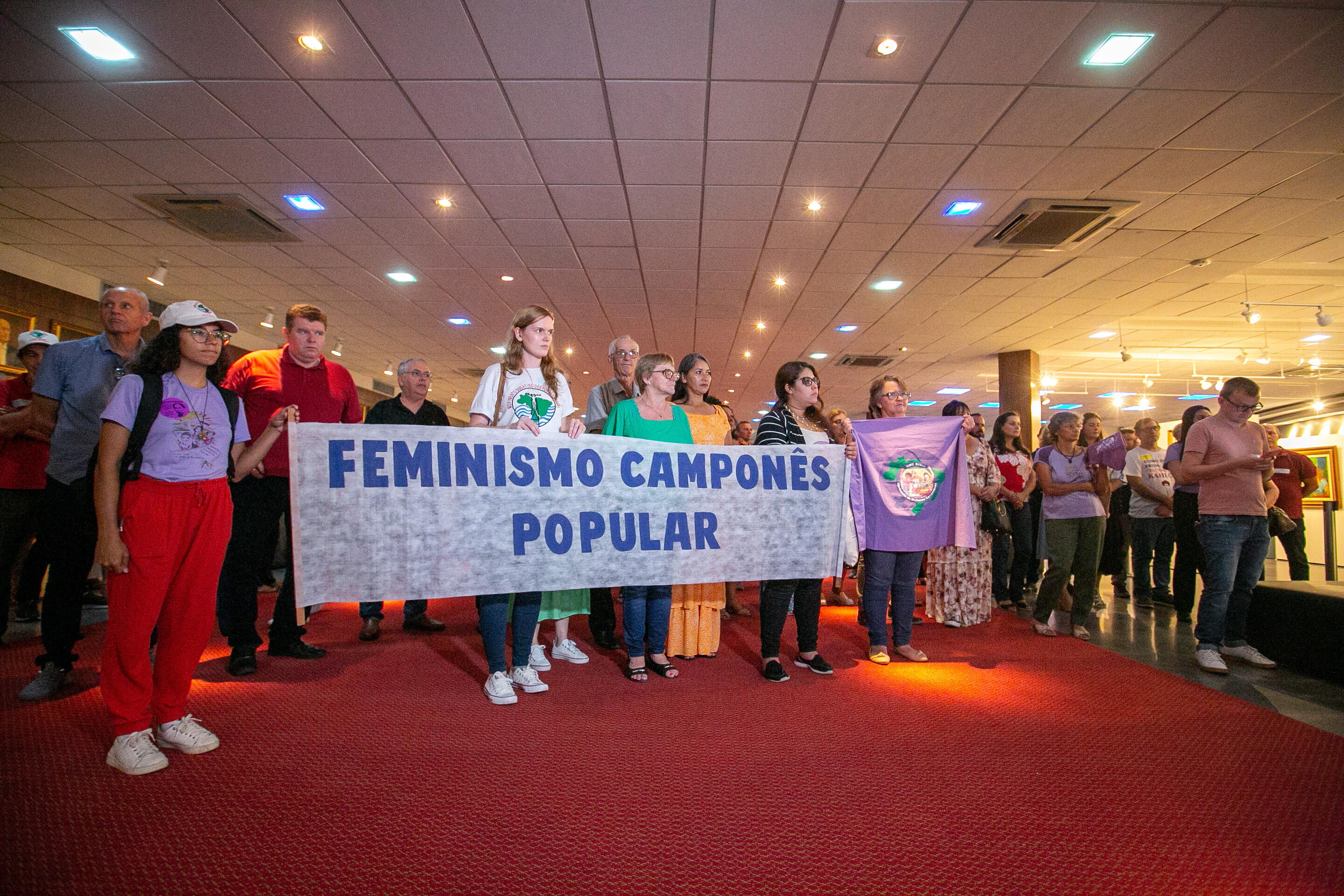 Hall da Alesc foi palco do lançamento da obra sobre as mulheres camponesas