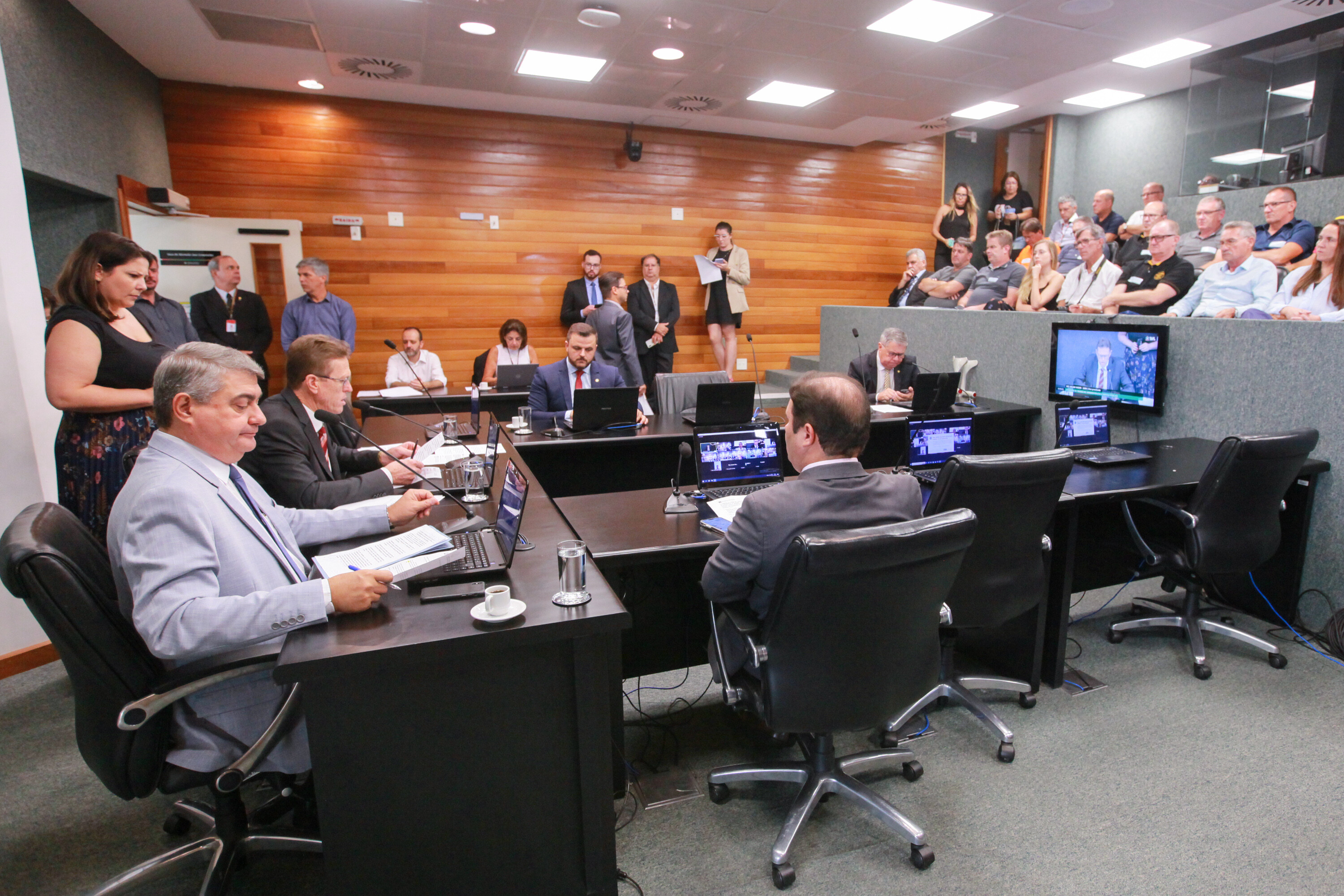 Piso regional é aprovado na Comissão de Trabalho