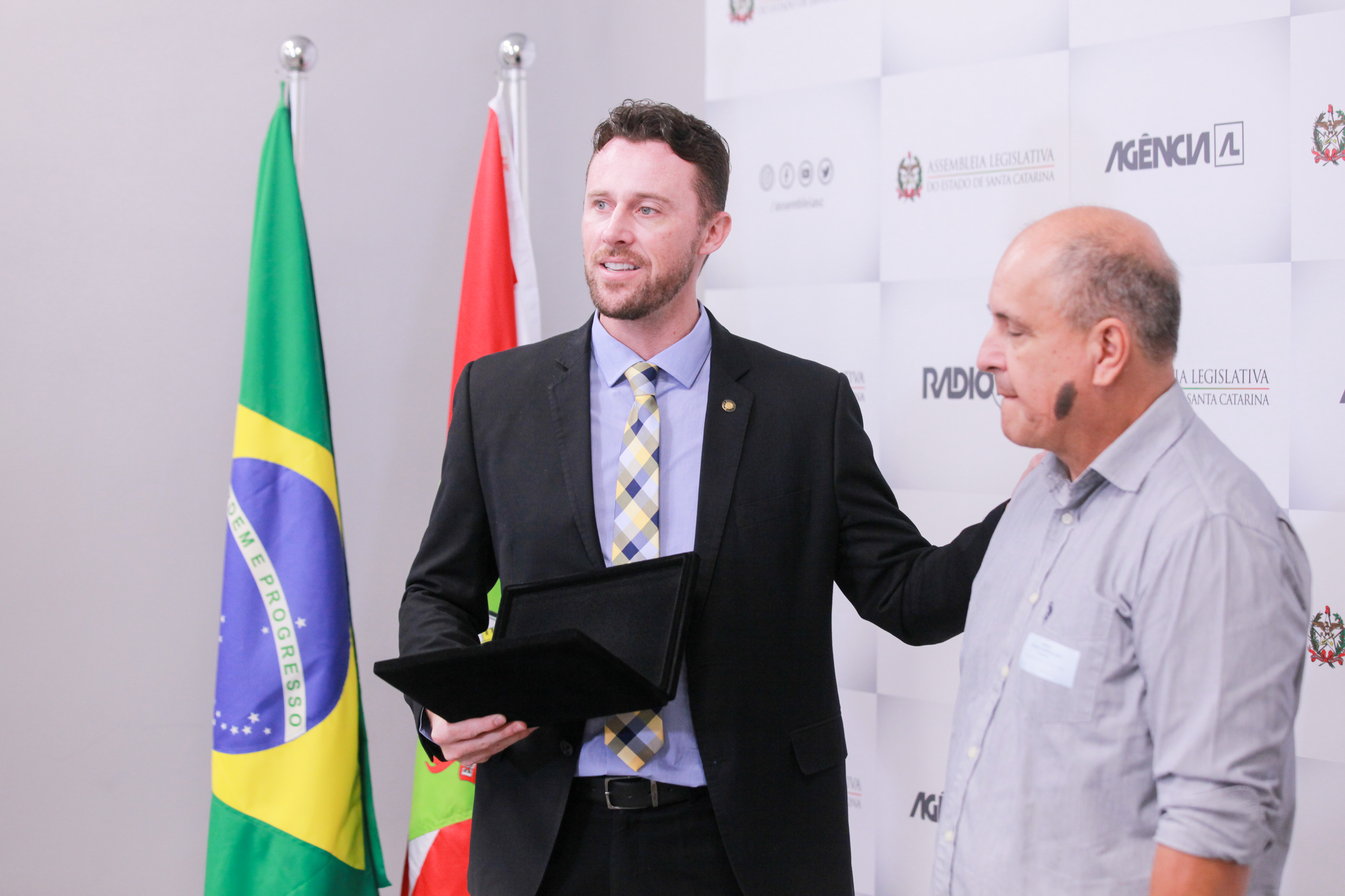 Deputado Fernando Kreling homenageia Federação Catarinense de Atletismo