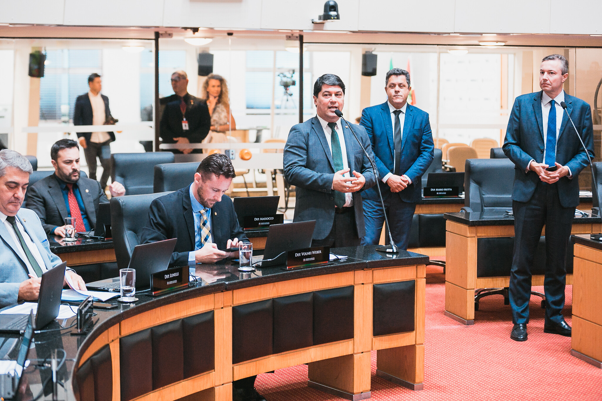Deputados falam de dificuldades com rodovias e da chamada de policiais penais
