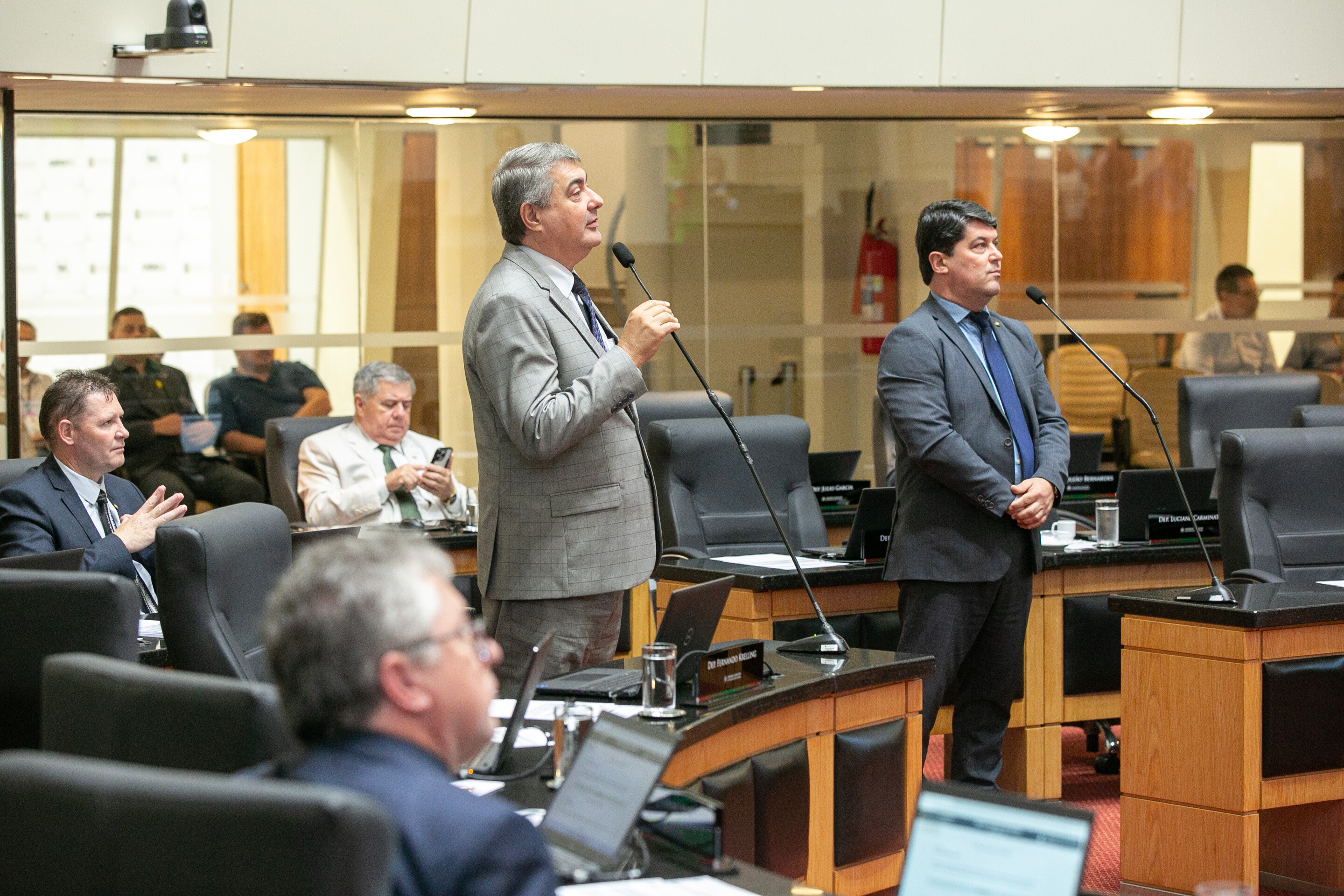 Deputados debatem Universidade Gratuita e bolsas para o ensino médio