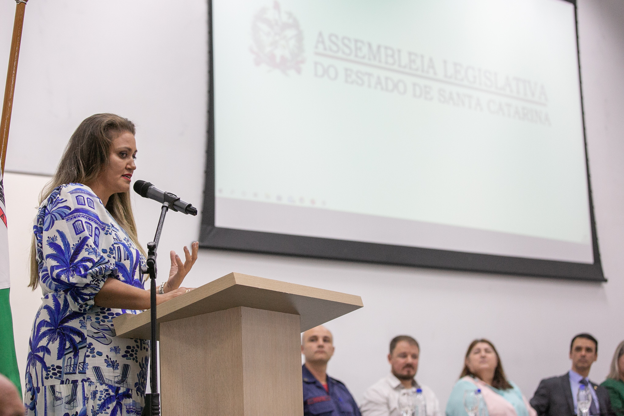 Isabela Alves de Souza diretora geral colégio cívico militar dr. Ovande do Amaral de Rio Negro/PR