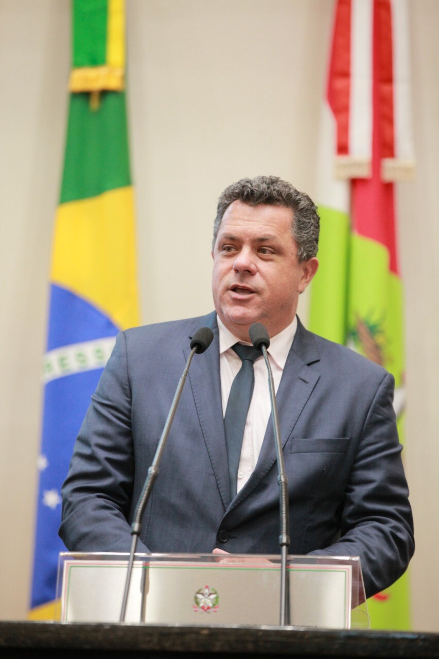 Deputado Ivan Naatz: debate cívico e motivador para o Estado