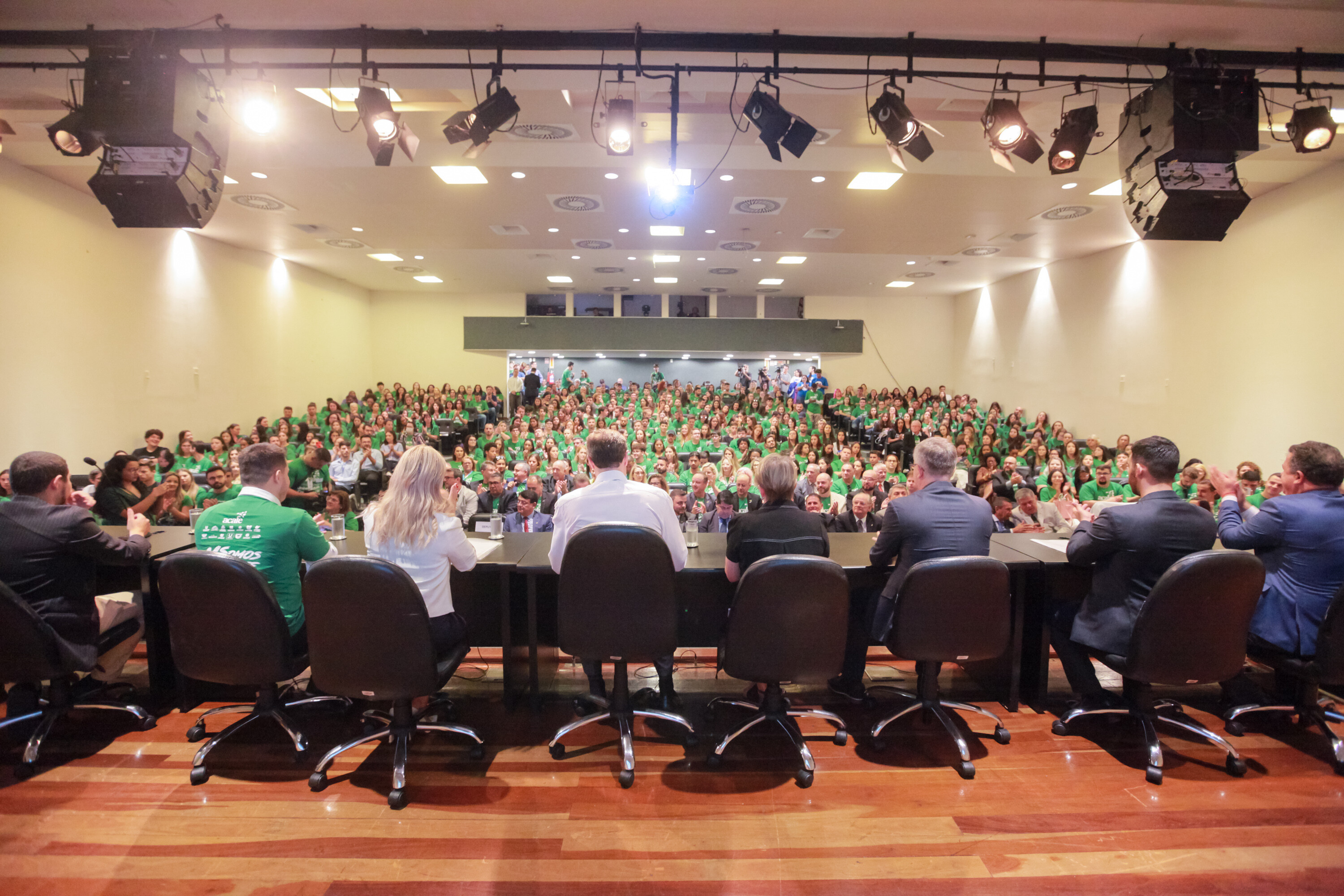 Deputado Napoleão Bernardes é o coordenador do fórum