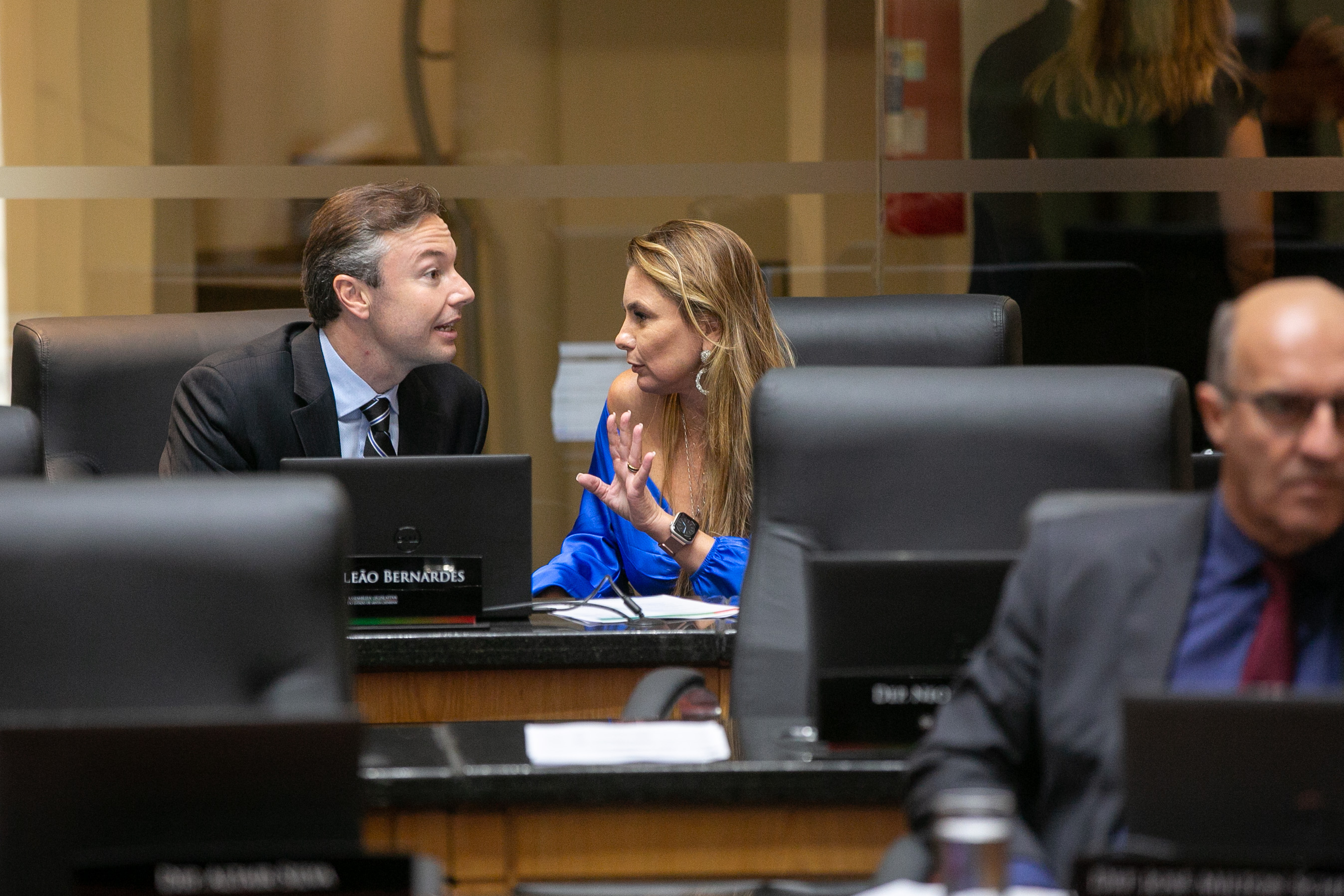 Deputado Napoleão Bernardes (PSD) e Deputada Paulinha (Podemos)