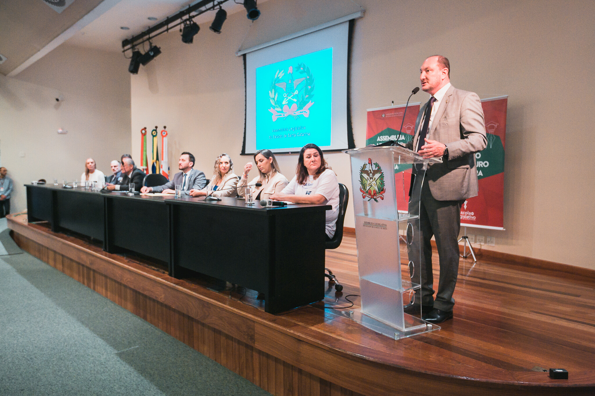Frente Parlamentar em Defesa das Pessoas com Espectro Autista é lançada na Alesc