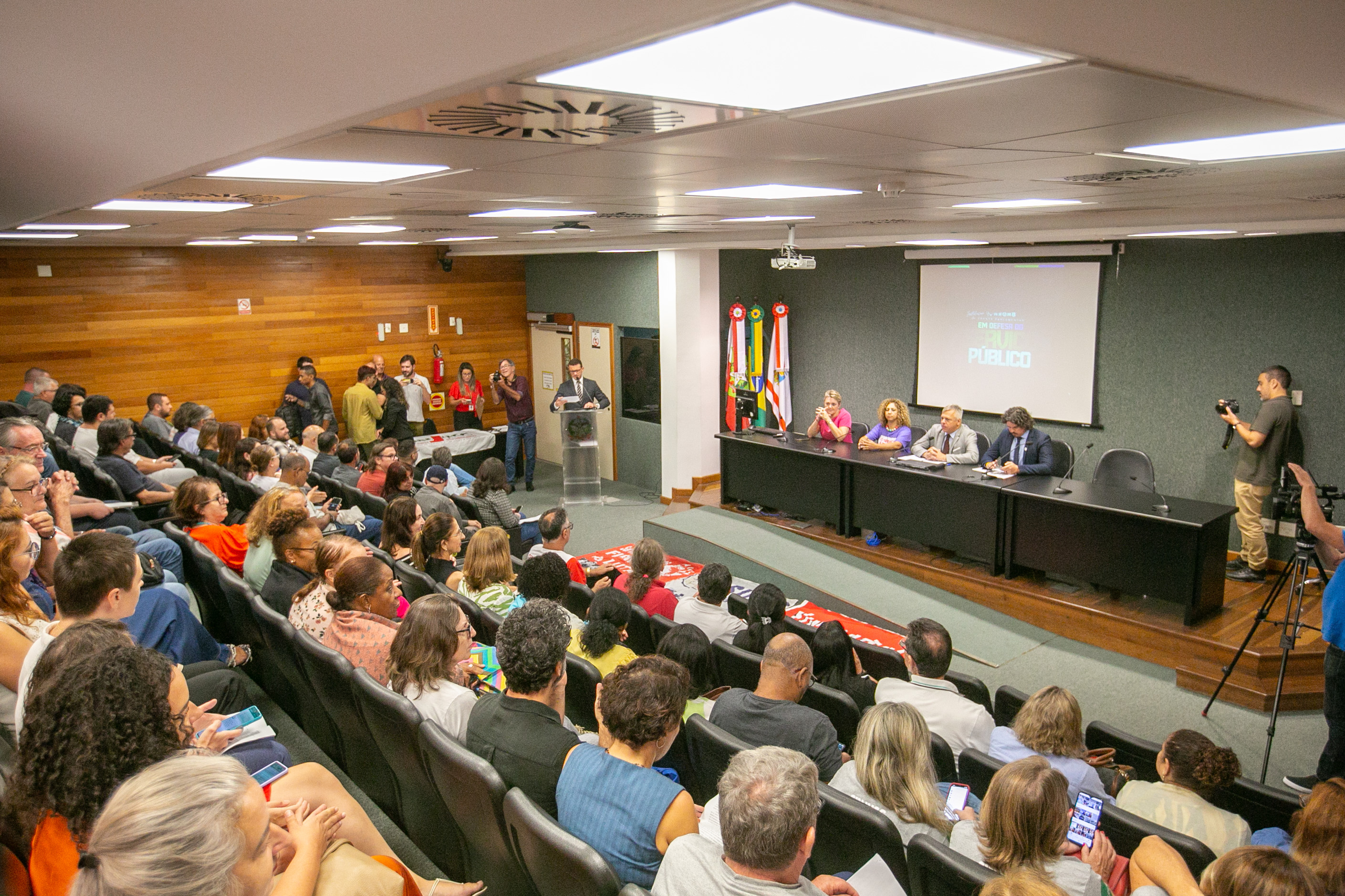 Lançamemento da Frente Parlamentar em Defesa do Serviço Público e das Empresas Públicas