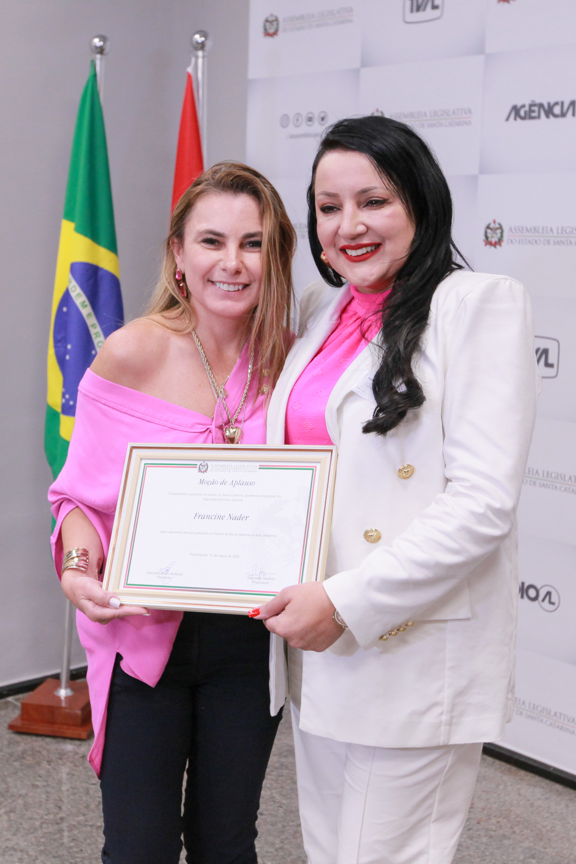 - Deputada Paulinha (Podemos)