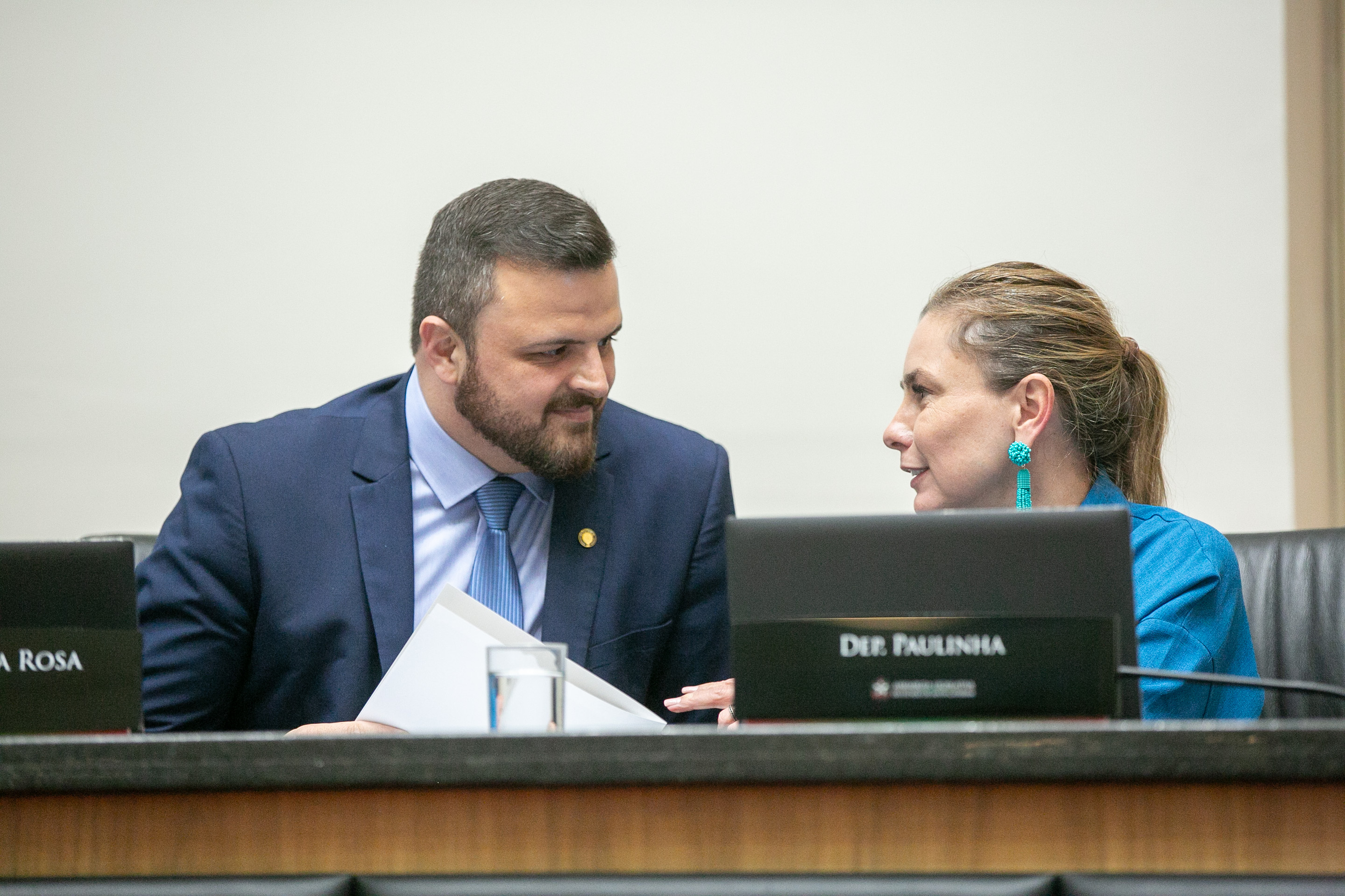 Deputado Lucas Neves (Podemos) e Deputada Paulinha (Podemos)