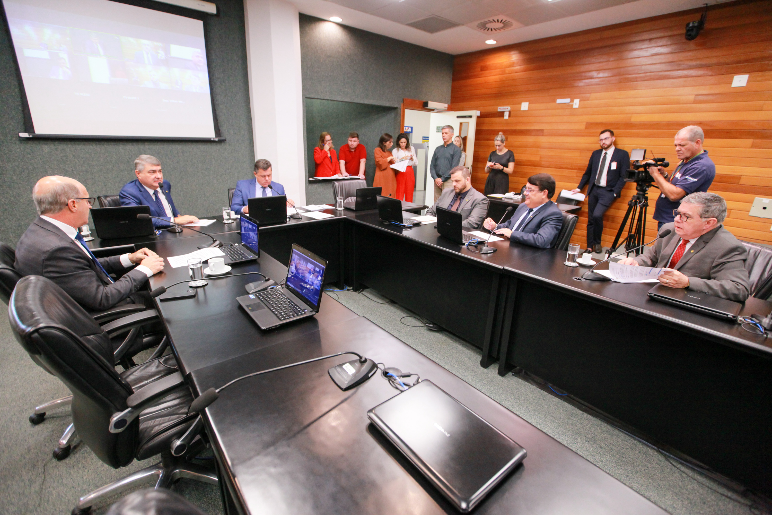 - Comissão de Trabalho, Administração e Serviço Públicos