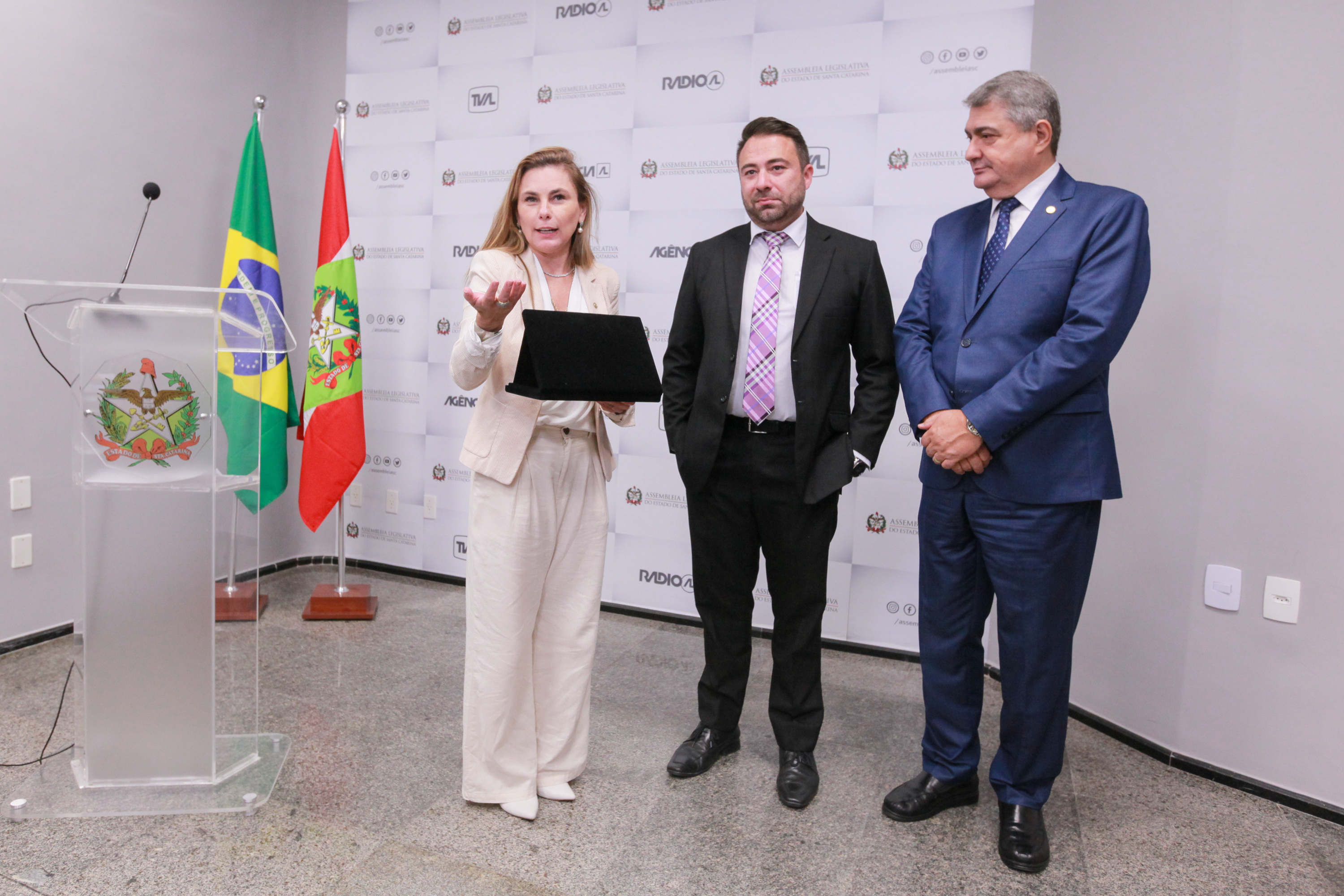 - Deputada Paulinha (Podemos)