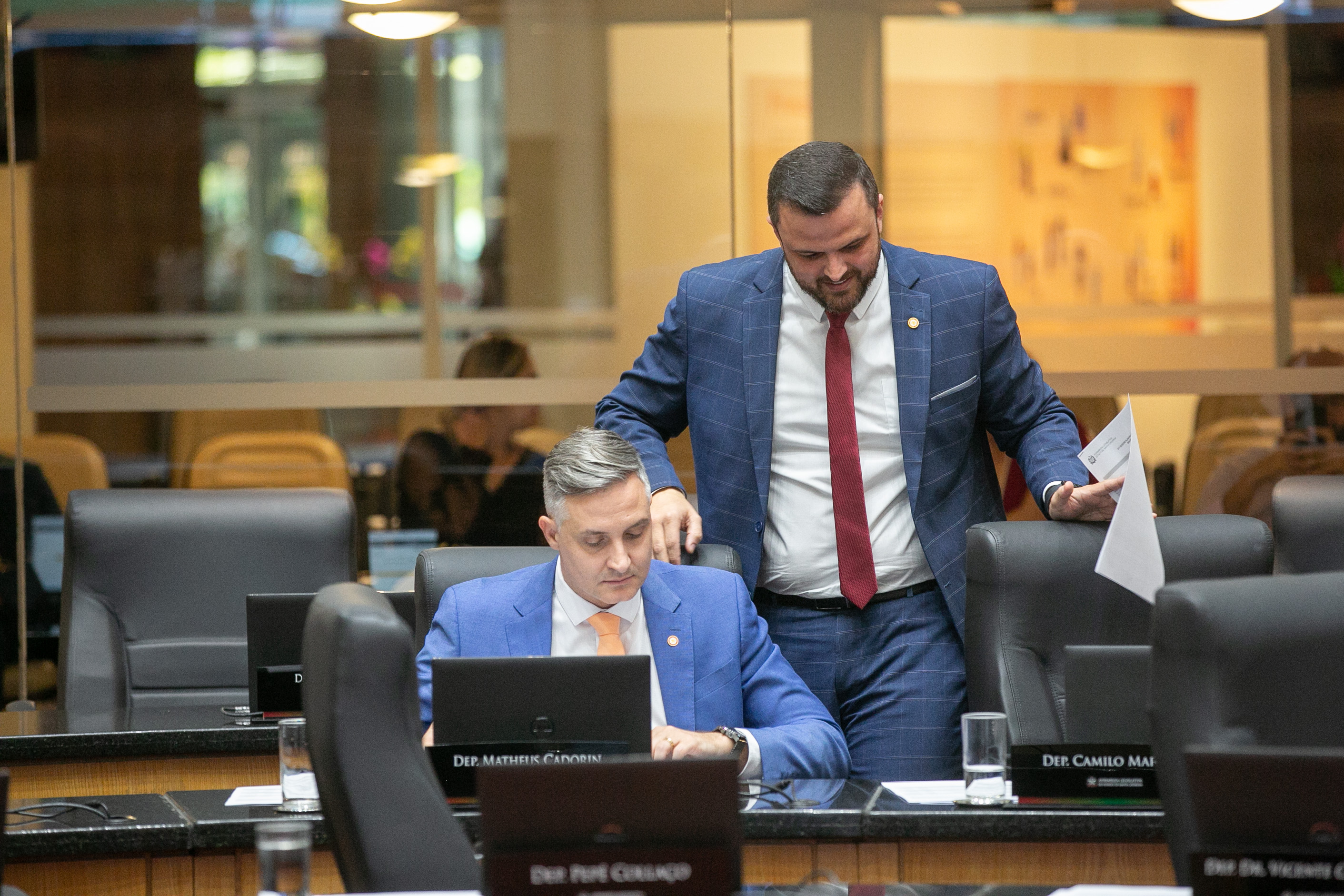 Deputado Matheus Cadorin (NOVO) e Deputado Lucas Neves (Podemos)