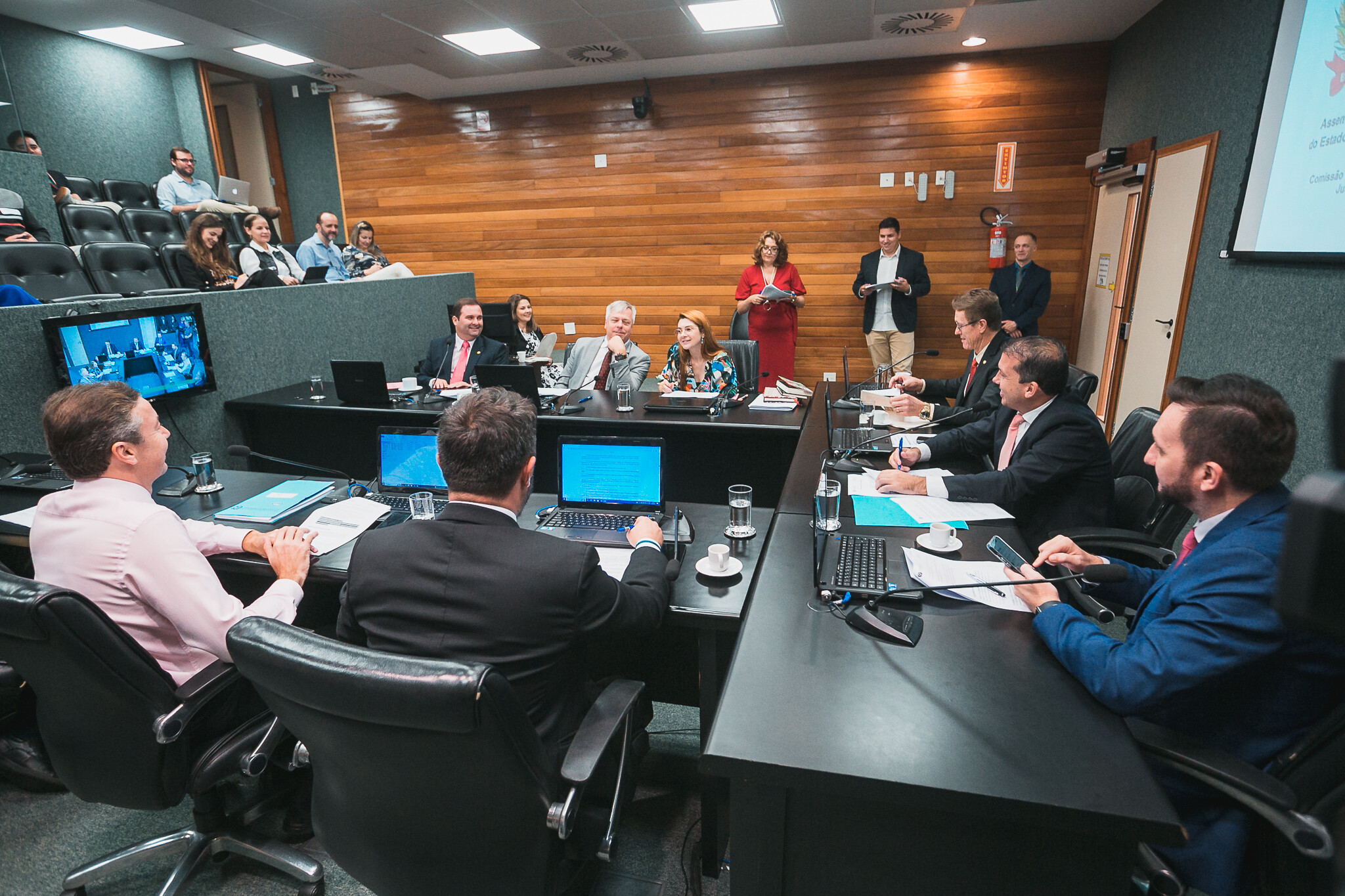 CCJ acata projeto que regulamenta transporte coletivo por fretamento