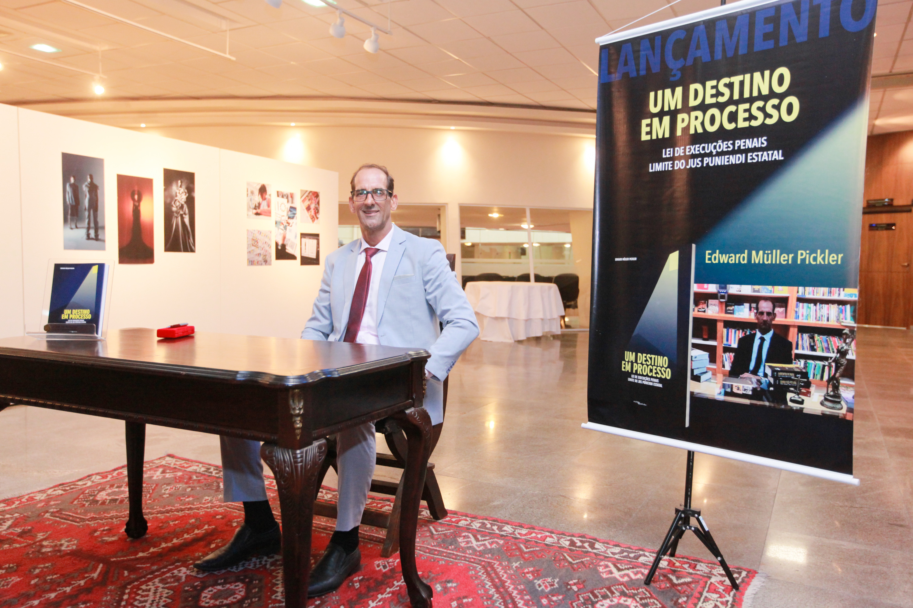 Lançamento Literário “Um destino em processo” do autor Edward Müller Pickle