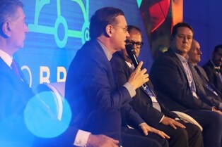 Deputado Miotto esteve na Cobrave e pode acompanhar os avanços que Santa Catarina tem obtido na área de mobilidade elétrica
FOTO: Prefeitura de Floria