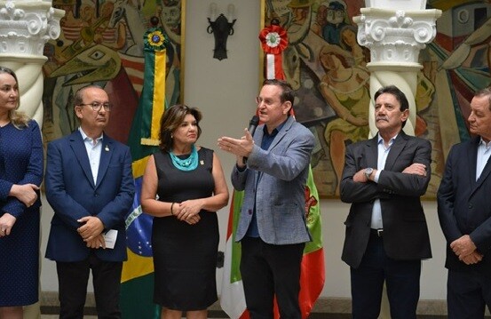 Deputado Miotto prestigiou o evento e parabenizou a iniciativa de levar maior capacidade de energia elétrica para o campo FOTO: Secom Governo do Estad
