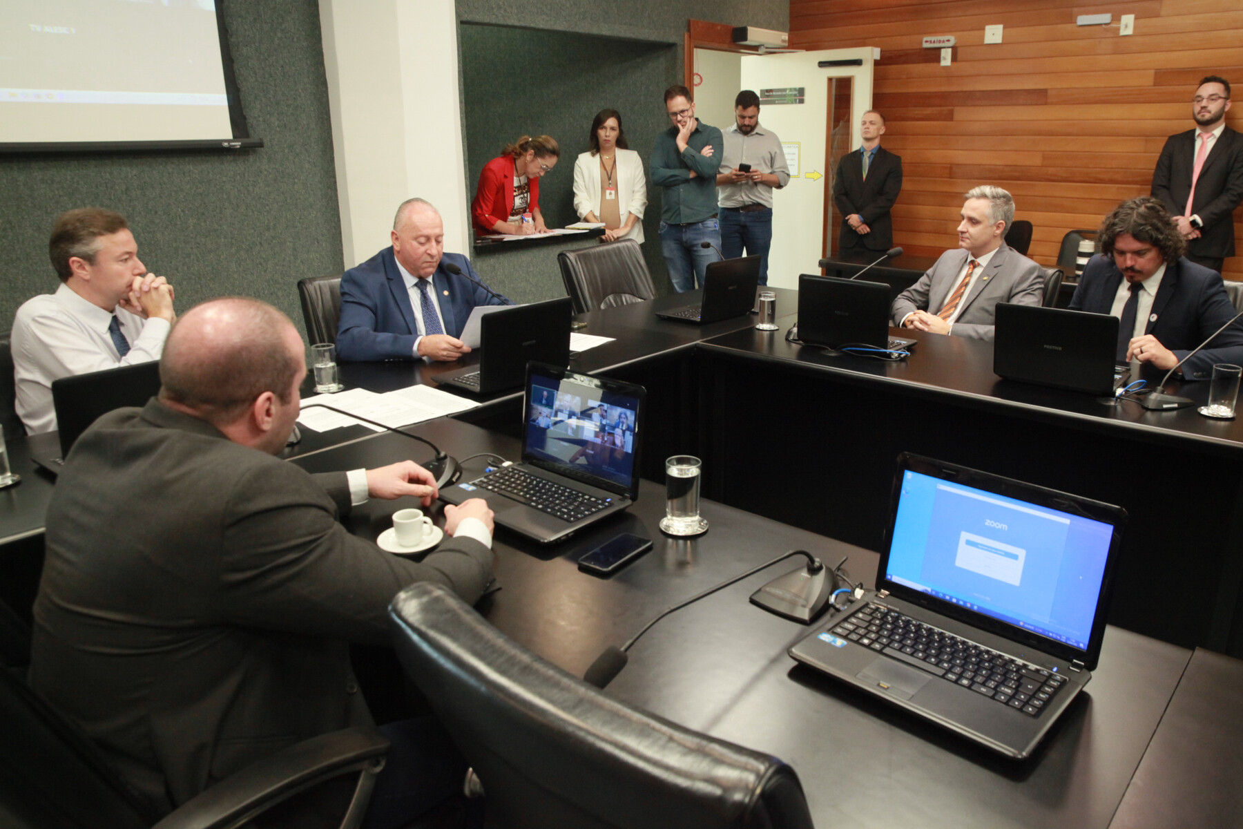 Comissão debate atendimento às vítimas do ataque à escola de Blumenau