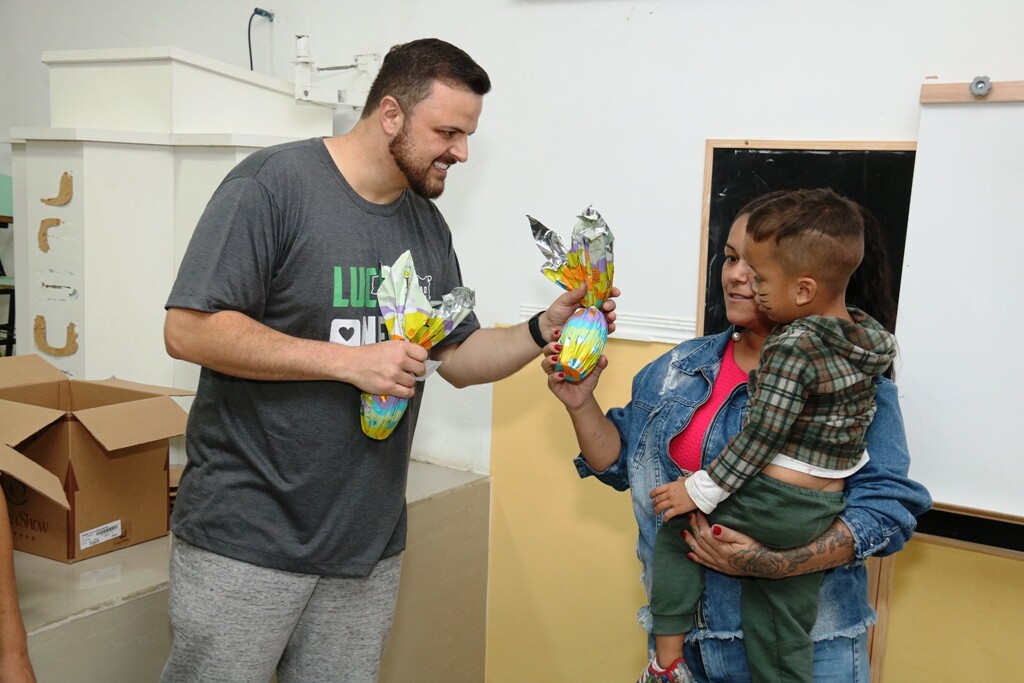 Deputado Lucas Neves (Podemos) promoveu o evento “Páscoa Solidária”, em Lages. FOTO: Assessoria de Imprensa