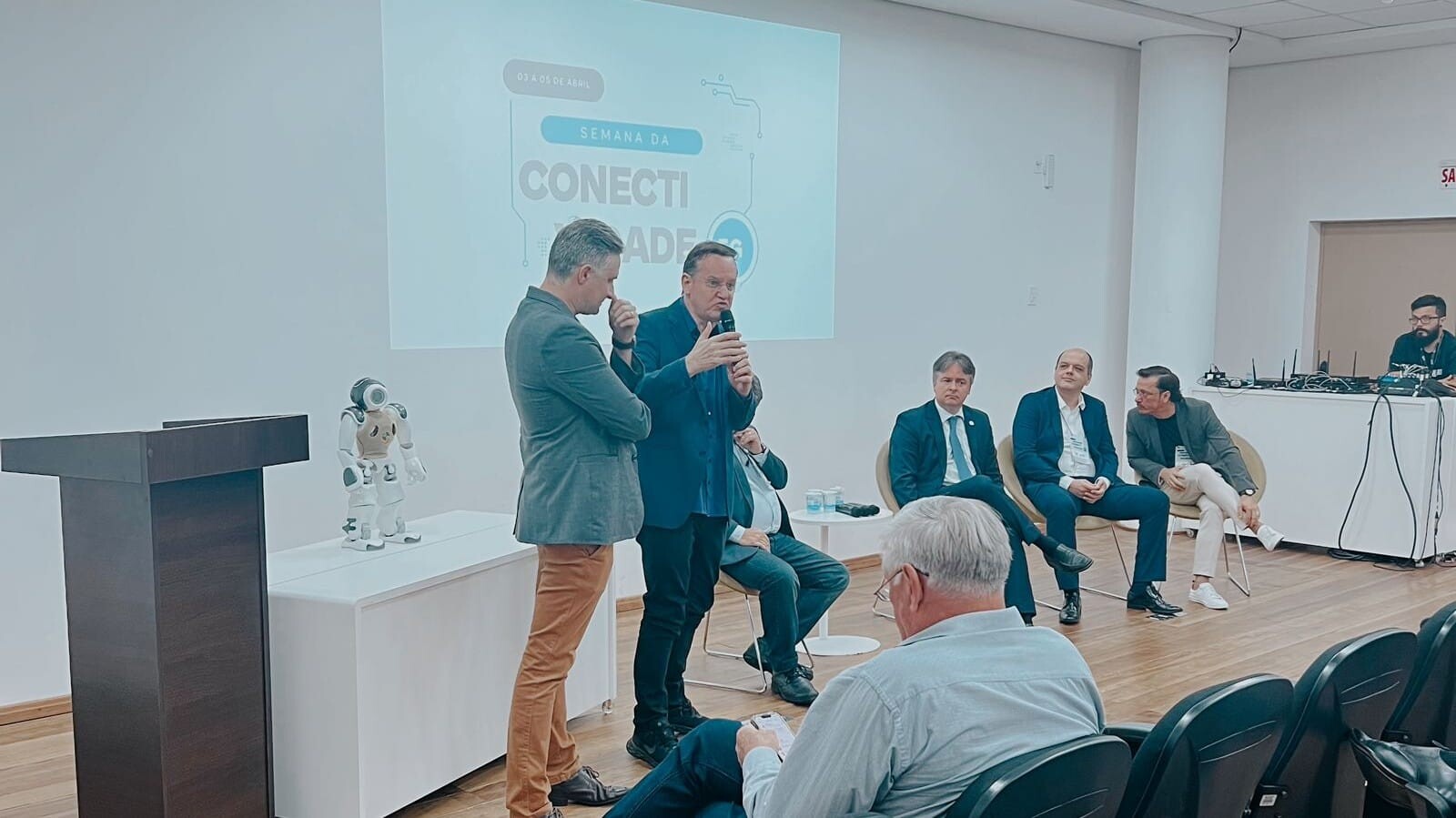 Deputado Miotto, como presidente da Comissão de Economia, prestigiou a Semana da Conectividade FOTOS: Ascom deputado Jair Miotto