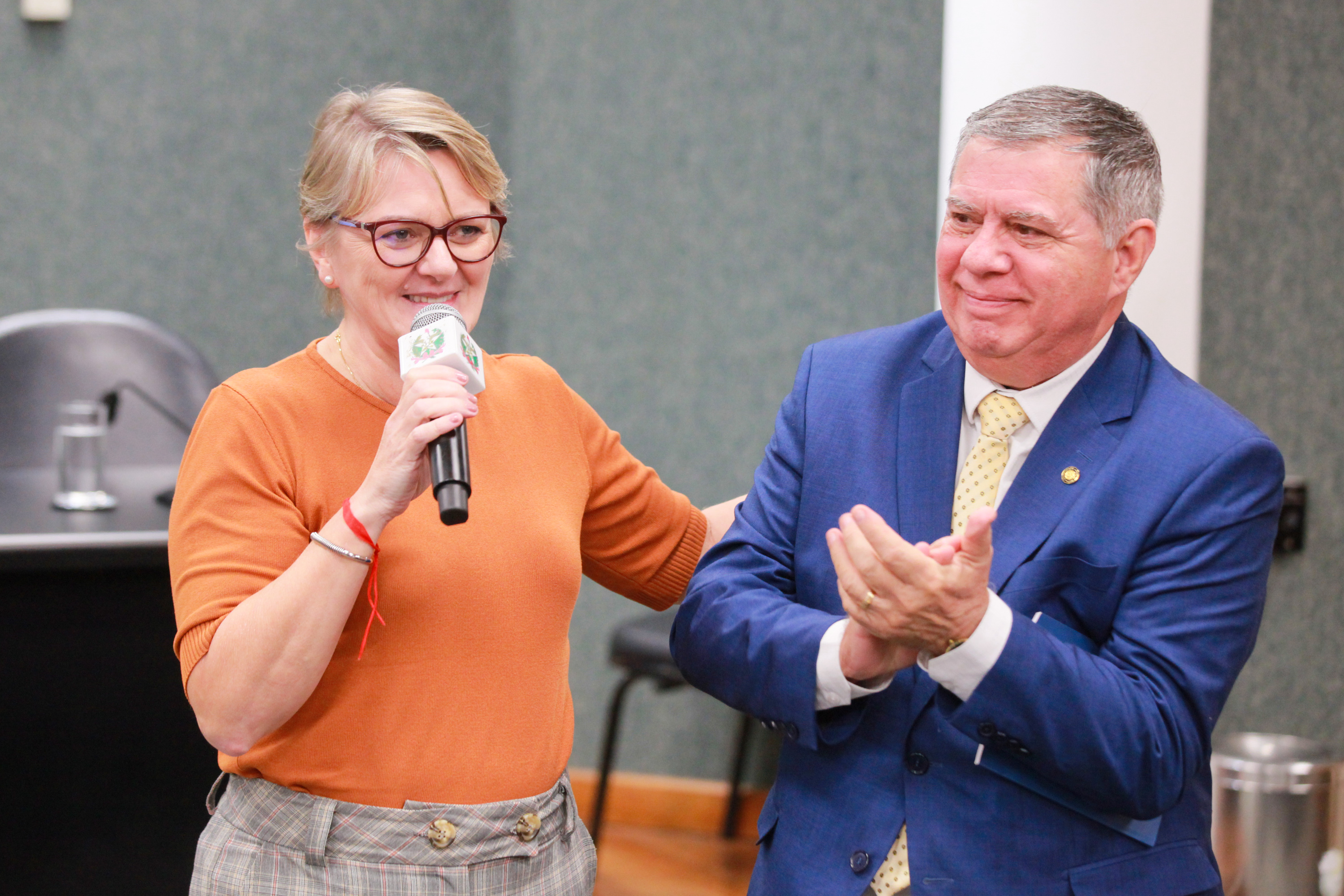 - Deputada Luciane Carminatti (PT)  - Deputado Mario Mota (PSD)