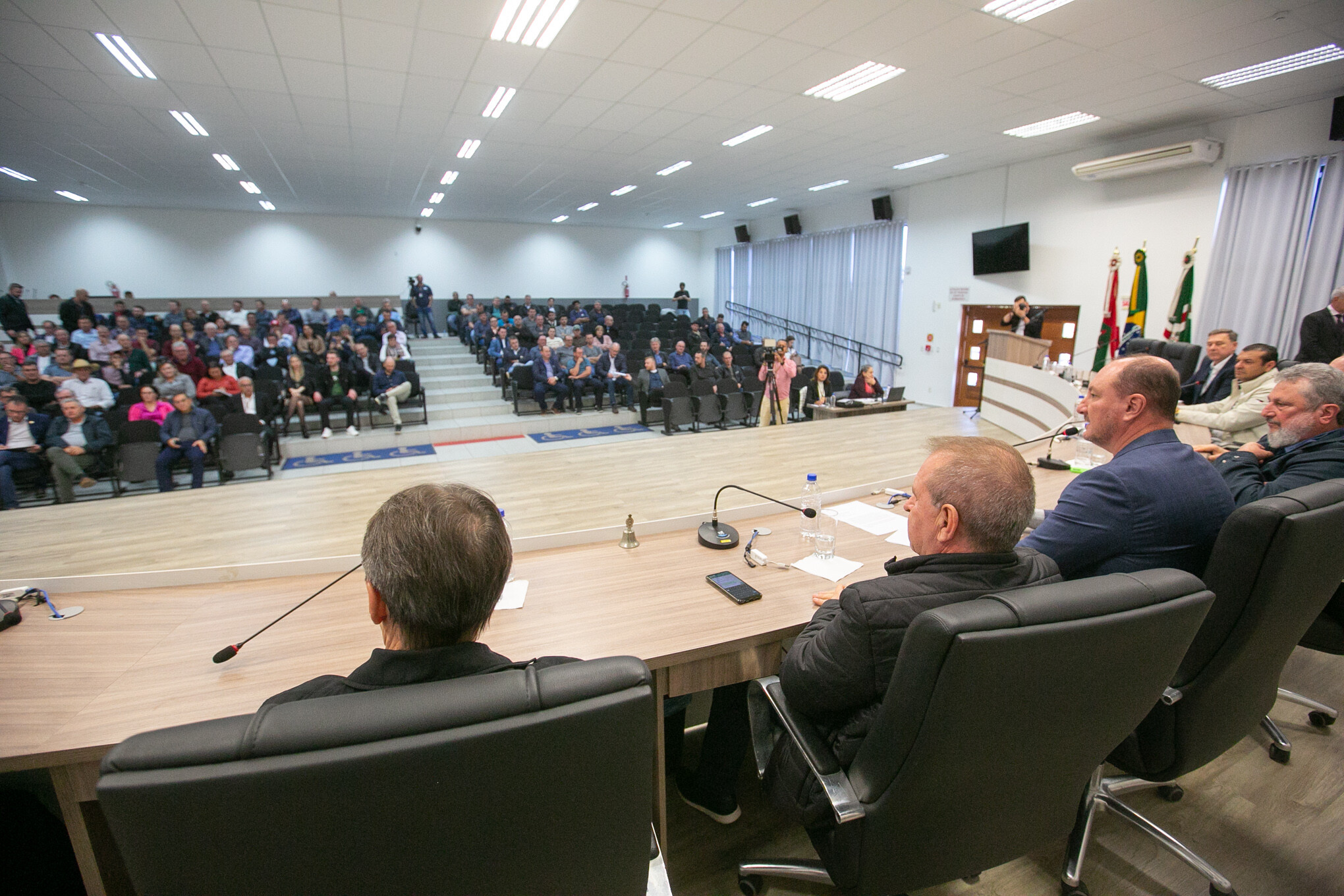 Extremo Oeste cobra investimentos da Celesc na rede trifásica de energia