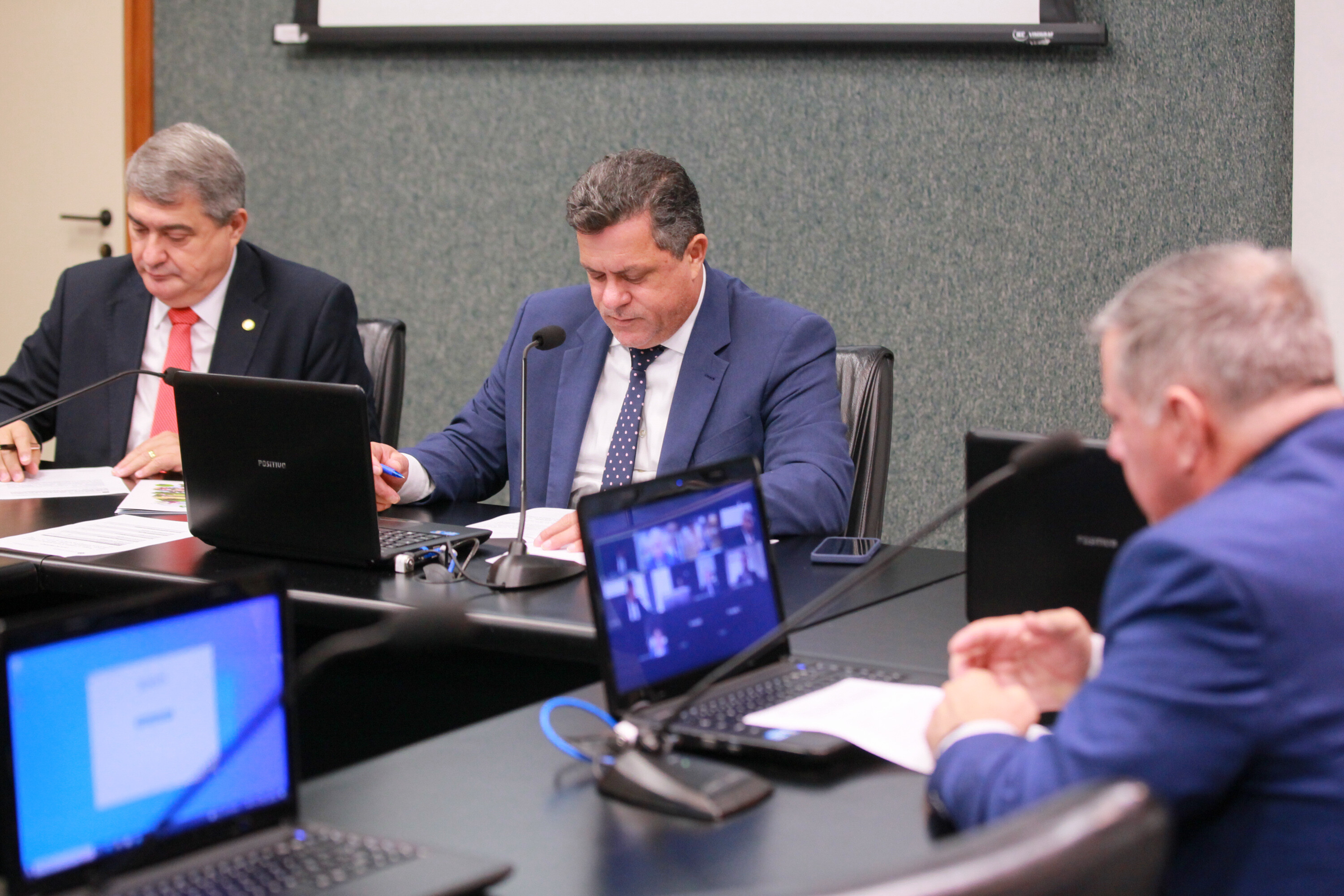 Comissão de Trabalho adia votação da reforma administrativa para o dia 9