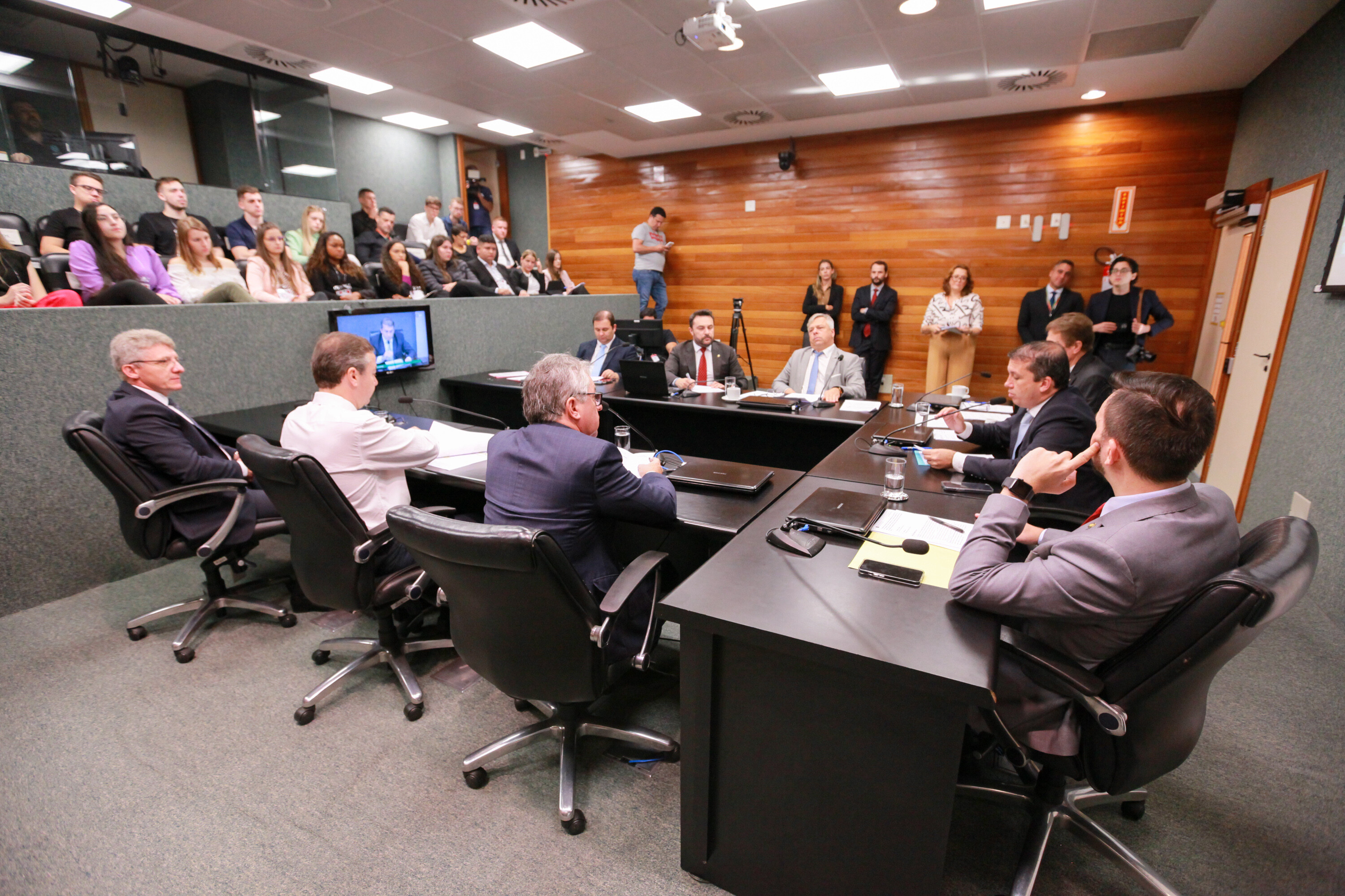 CCJ rejeita três mensagens de veto do governo do Estado