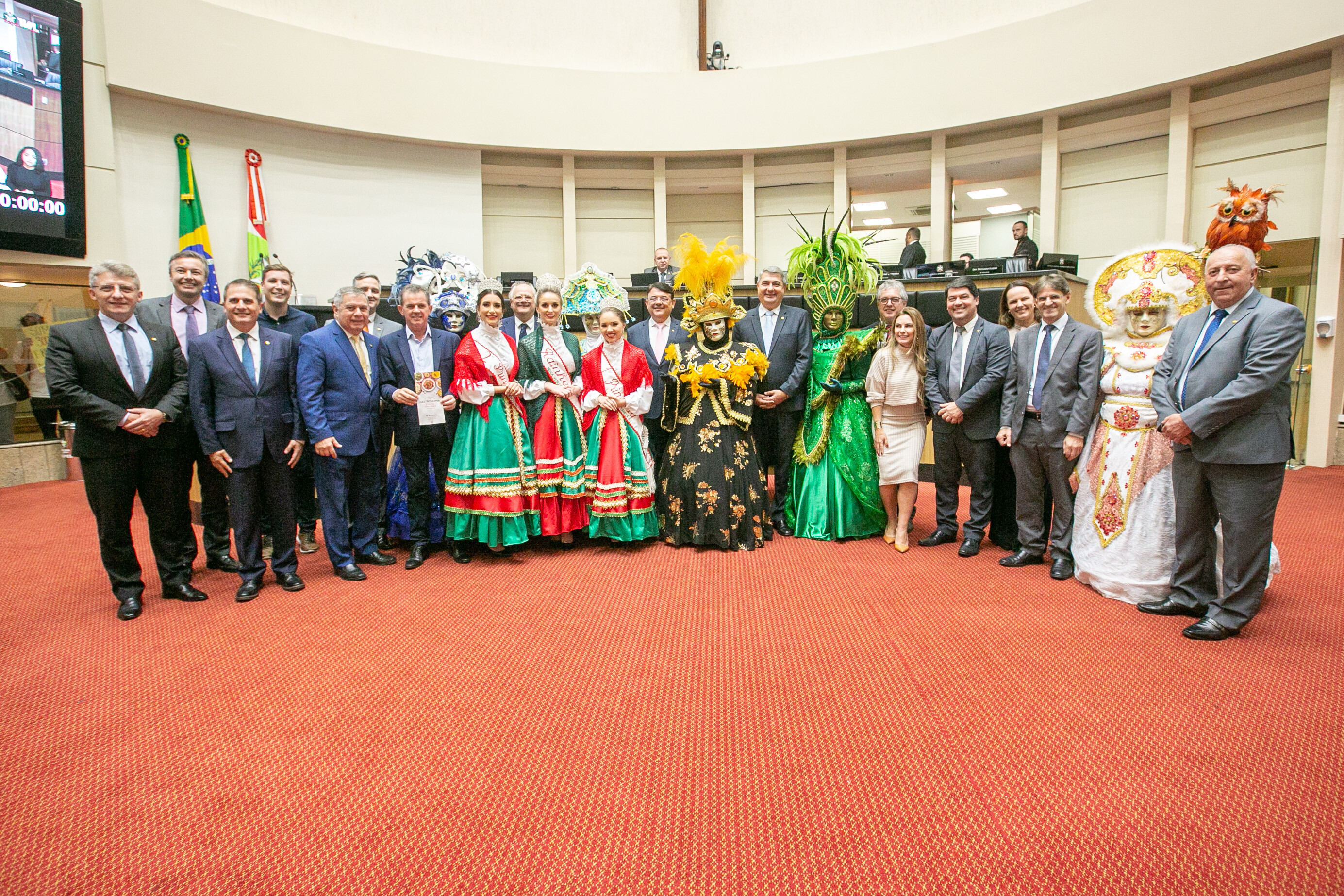 Deputados e a comitiva de Nova Veneza