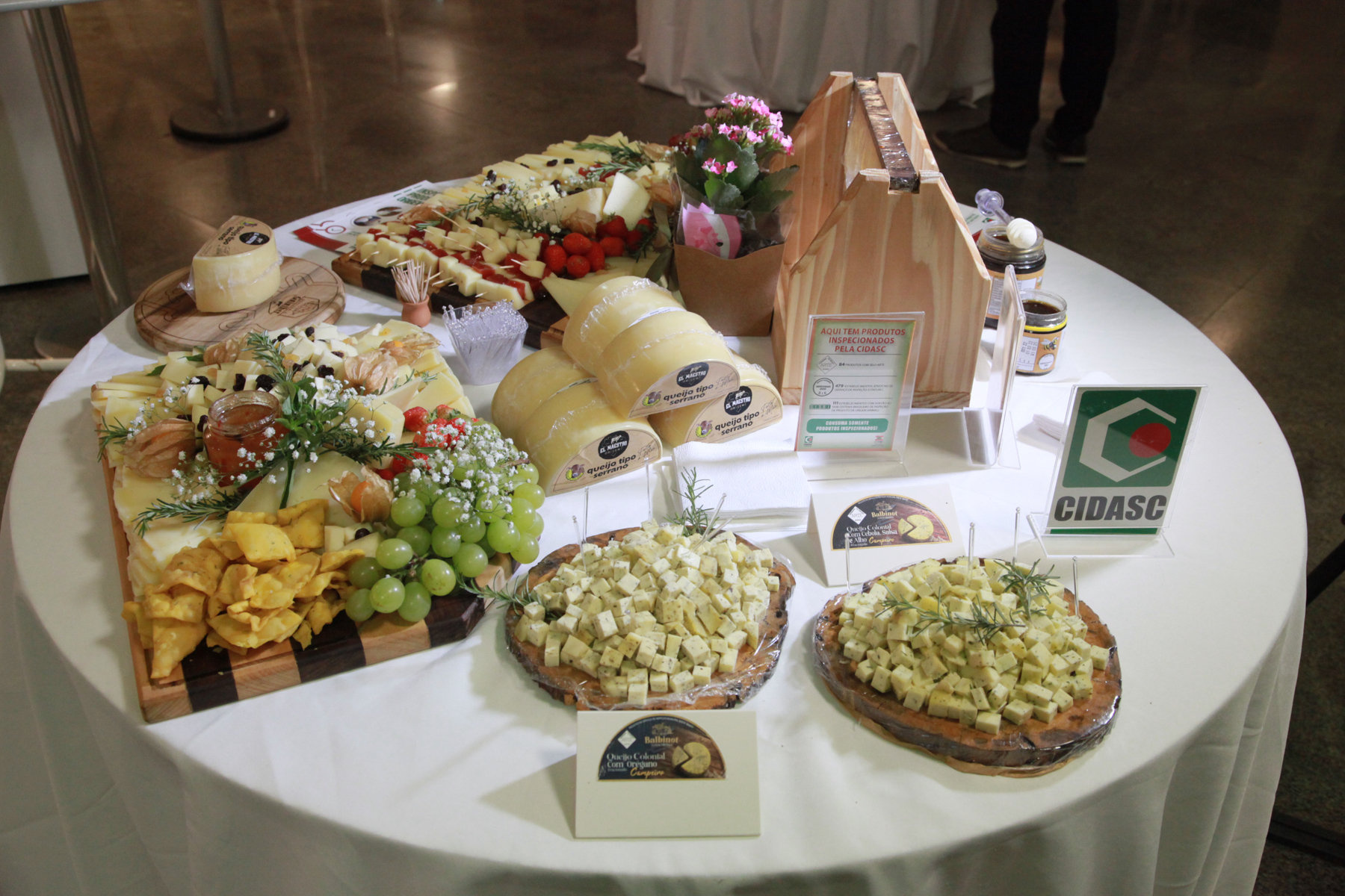 Apresentação do serviço de inspeção realizado pela Cidasc nas agroindústrias e degustação de produtos inspecionados.