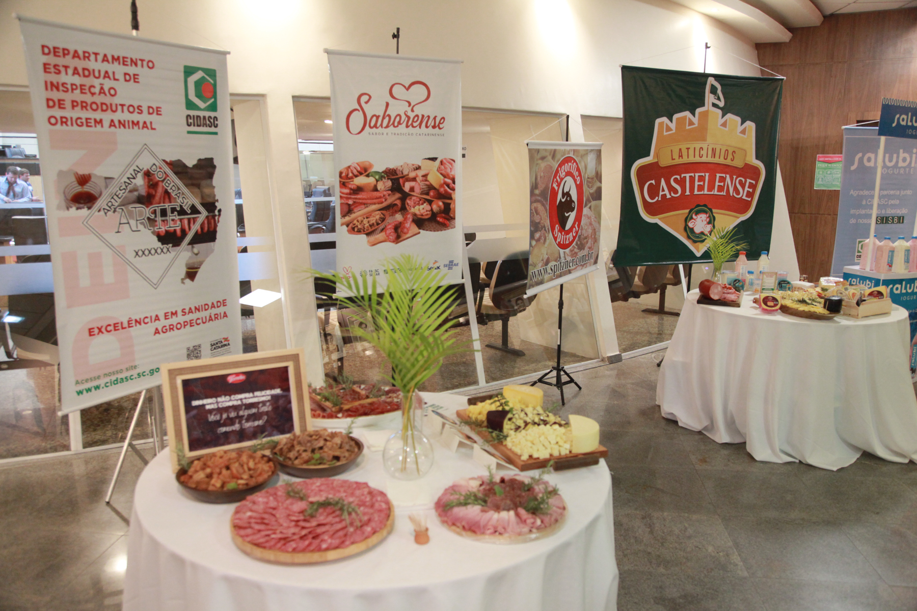 Apresentação do serviço de inspeção realizado pela Cidasc nas agroindústrias e degustação de produtos inspecionados.
