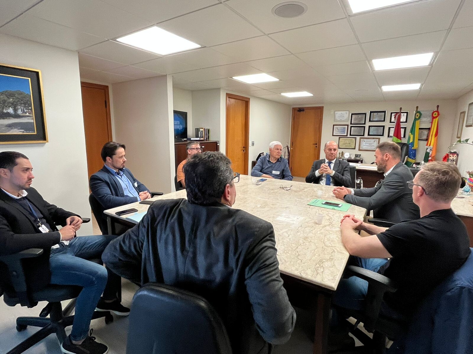Deputado José Milton Scheffer e lideranças de Rio do Sul